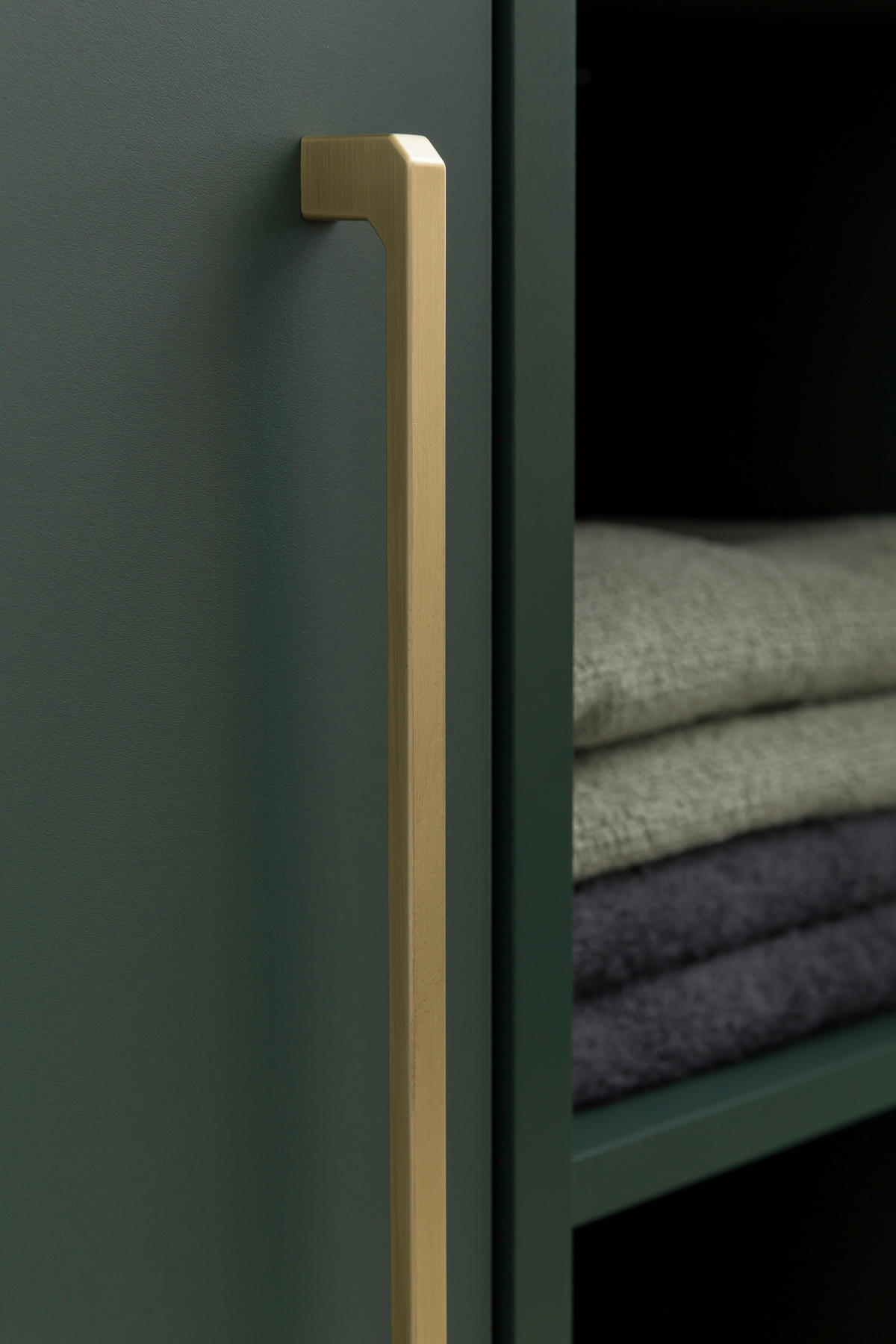HOCHSCHRANK 67,1/184,3/33,1 cm  - Waldgrün/Goldfarben, MODERN, Holzwerkstoff/Metall (67,1/184,3/33,1cm) - Stylife