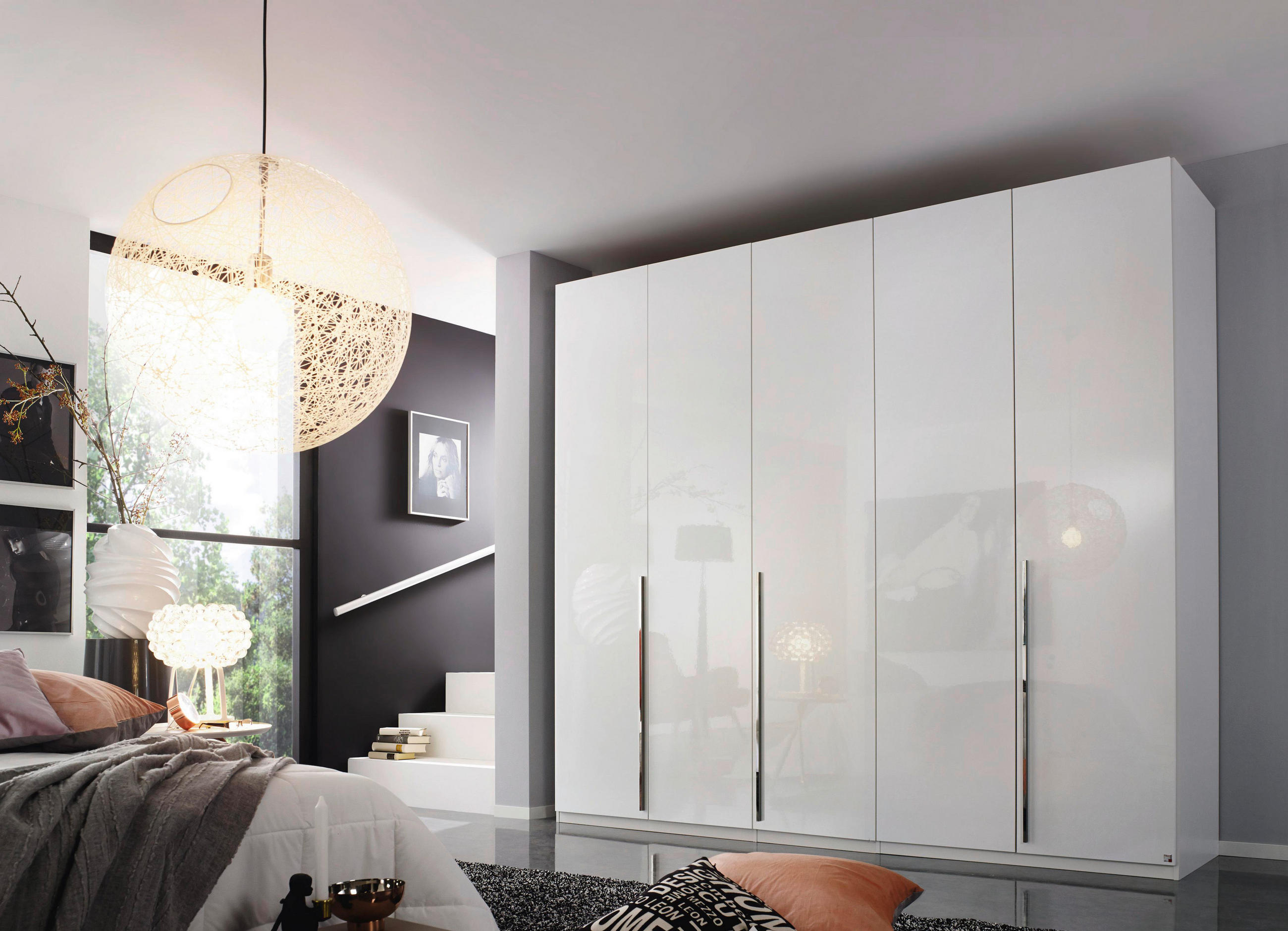 DREHTÜRENSCHRANK in Weiss, Weiss Hochglanz  - Weiss Hochglanz/Chromfarben, Design, Holzwerkstoff/Metall (251/223/60cm) - home24