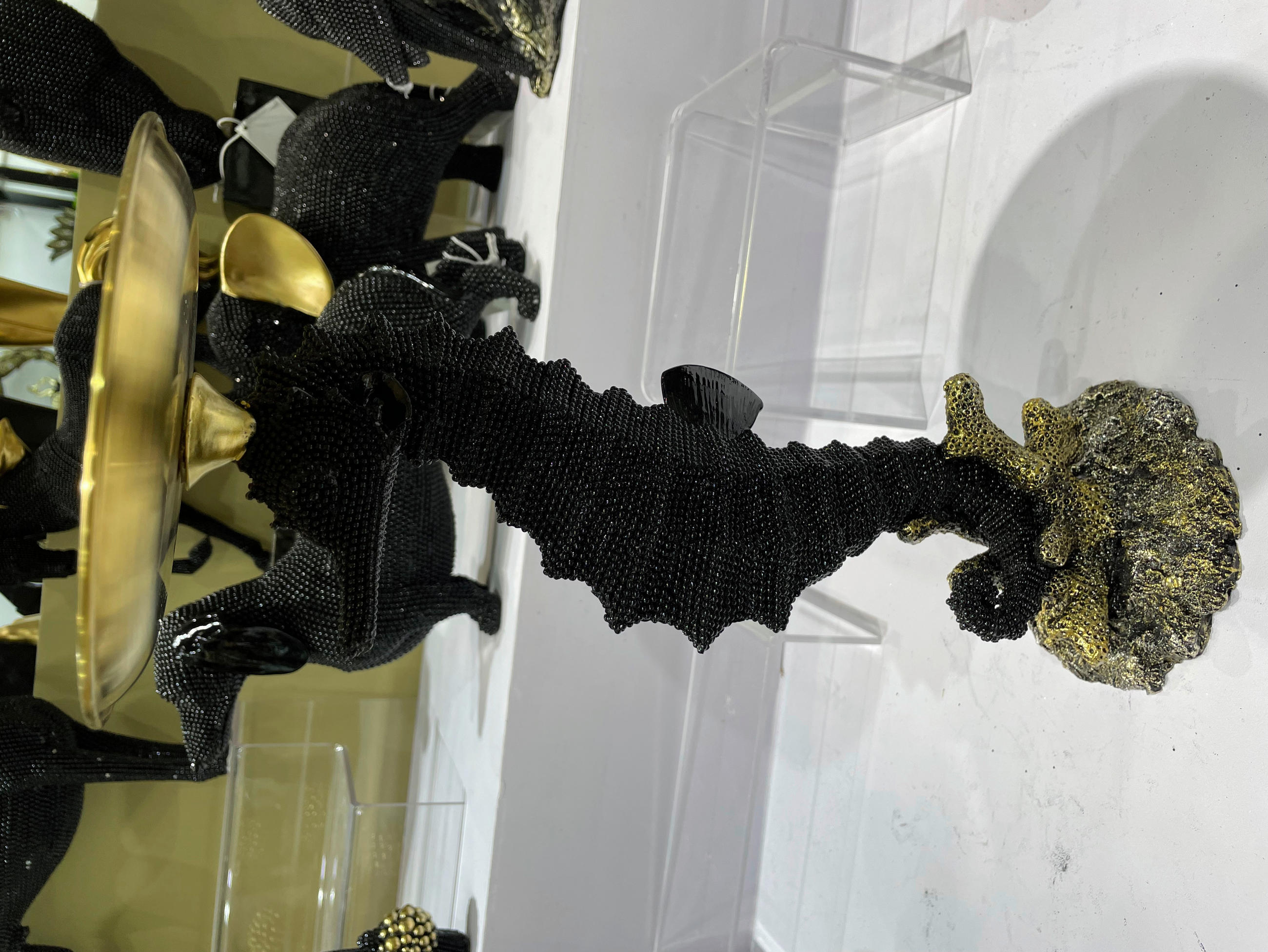 SCULPTURĂ - auriu/negru, Basics, plastic (29/10/10,5cm)