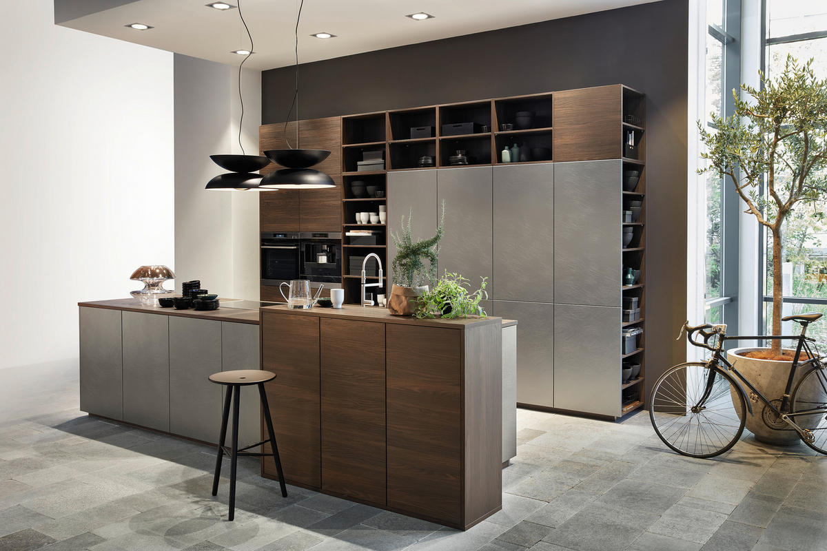 EINBAUKÜCHE   - Edelstahlfarben/Nussbaumfarben, Design, Holzwerkstoff/Kunststoff - Dieter Knoll