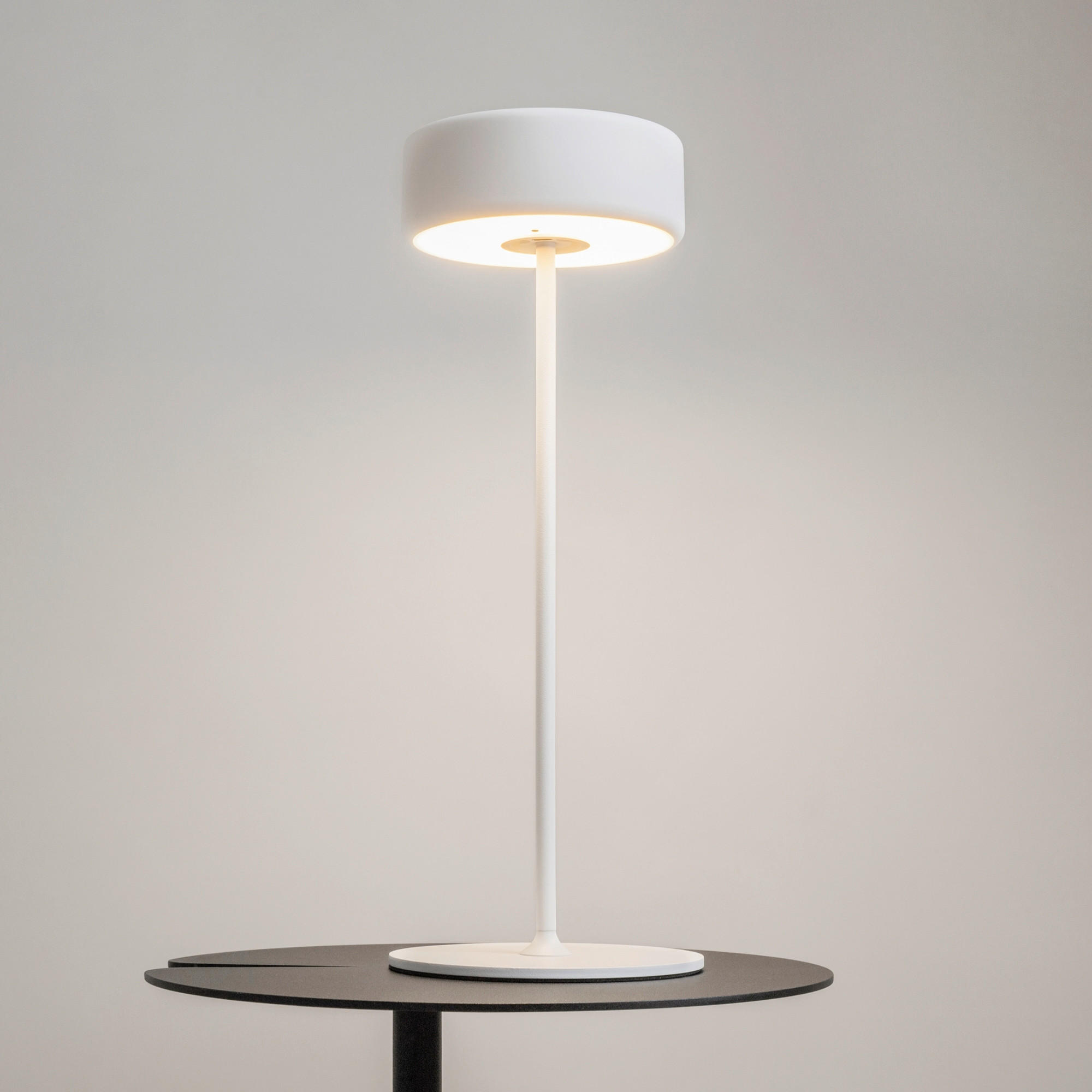 AKKU-TISCHLEUCHTE - Weiss/Goldfarben, Design, Metall (12/34,5cm) - MAYTONI