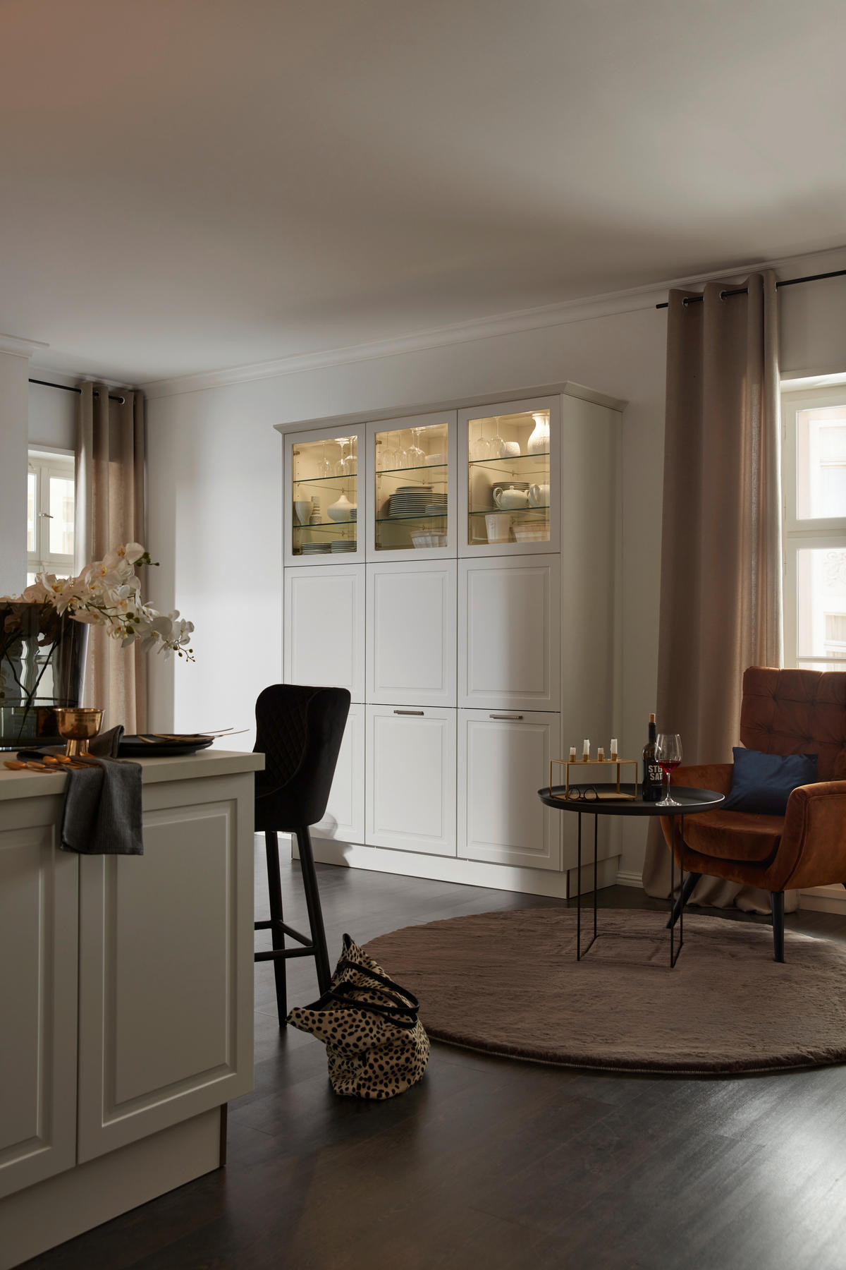 INBYGGNADSKÖK   - vit/nötfärg, Design, trämaterial - Dieter Knoll