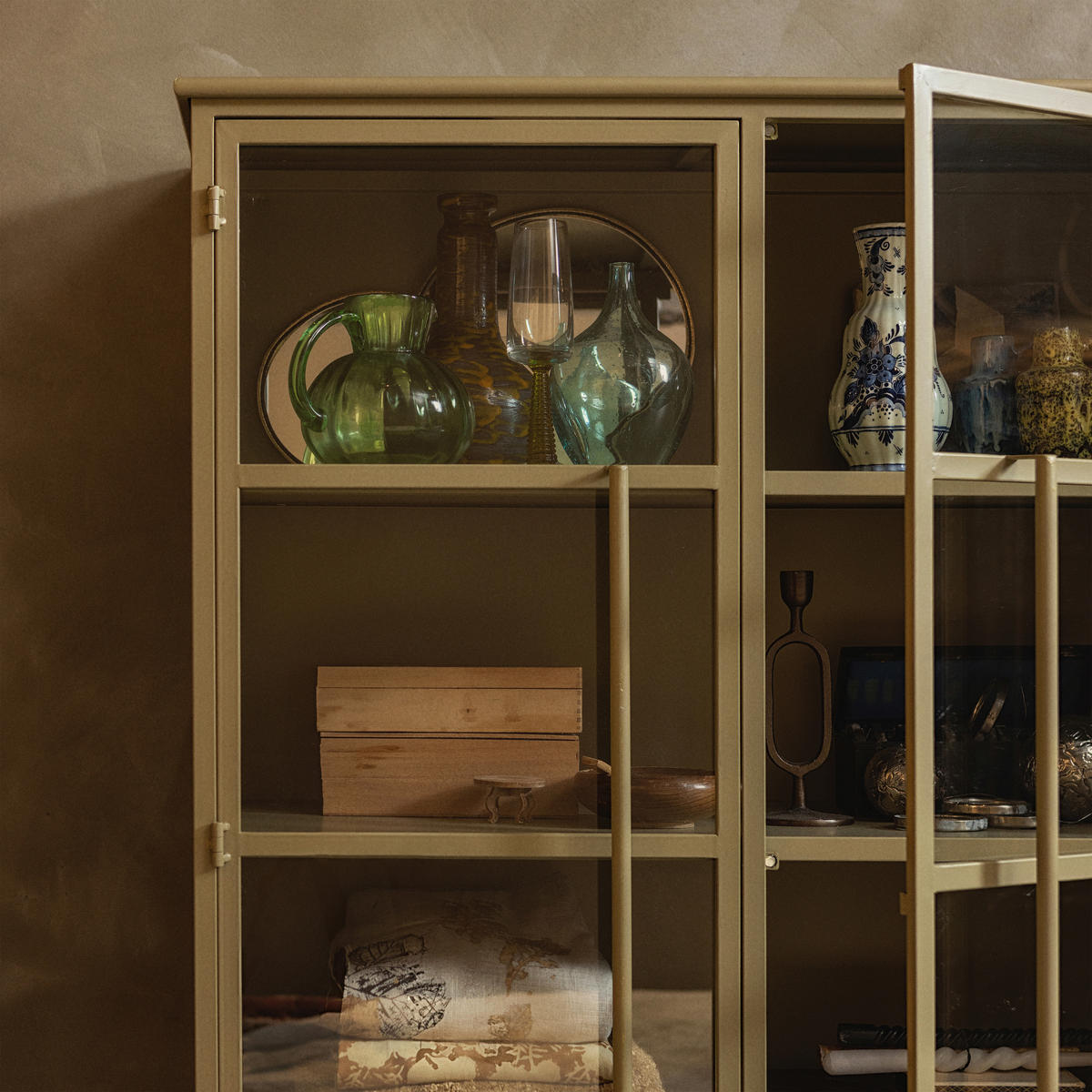 VITRINE in Khaki  - Khaki, Design, Glas/Metall (99/170/44cm) - Livetastic