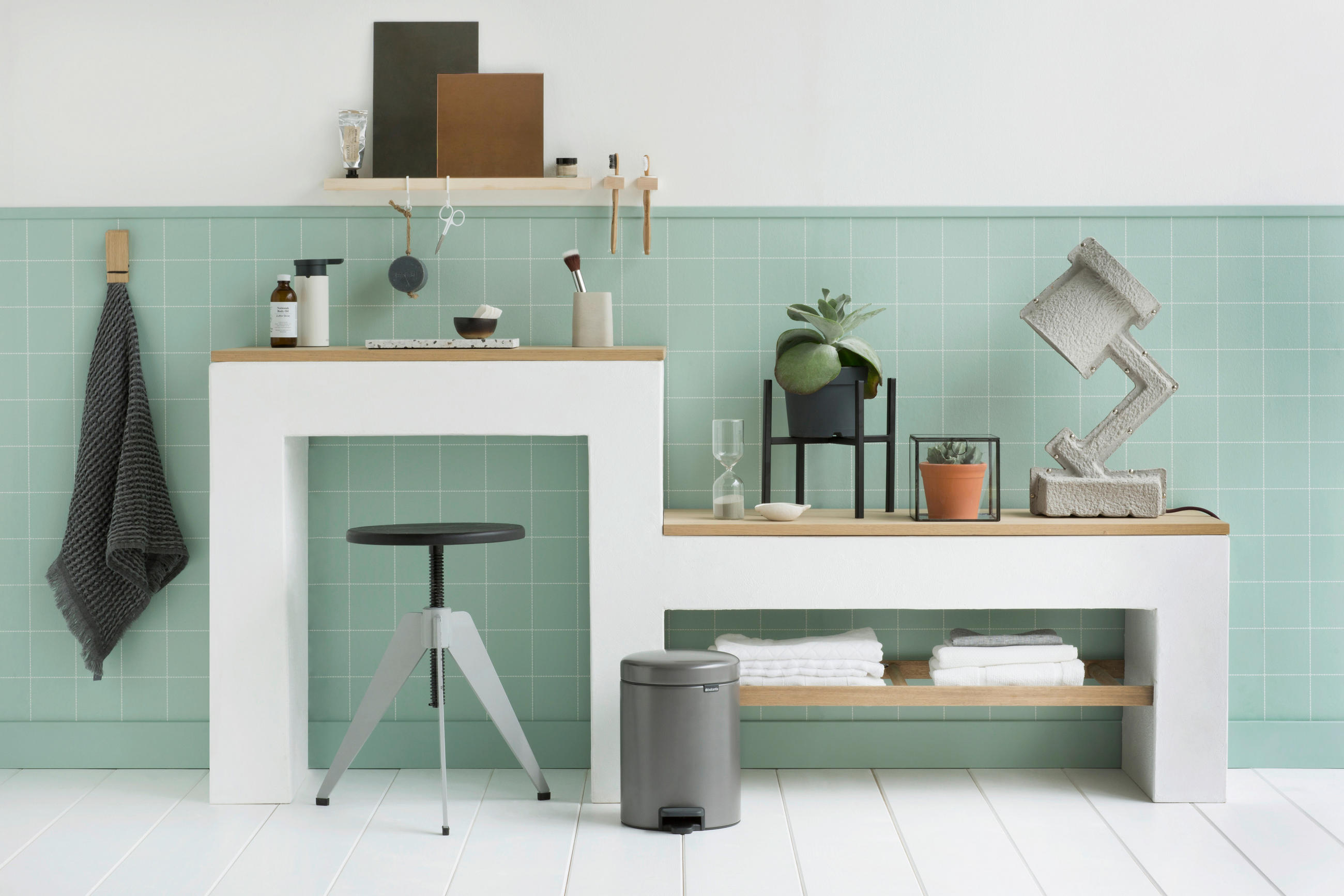 PEDÁLOS SZEMETES - fekete/platinaszürke, Basics, műanyag/fém (5l) - Brabantia