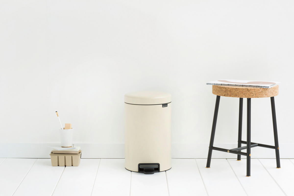 PEDÁLOS SZEMETES  - bézs/fekete, Basics, műanyag/fém (12l) - Brabantia