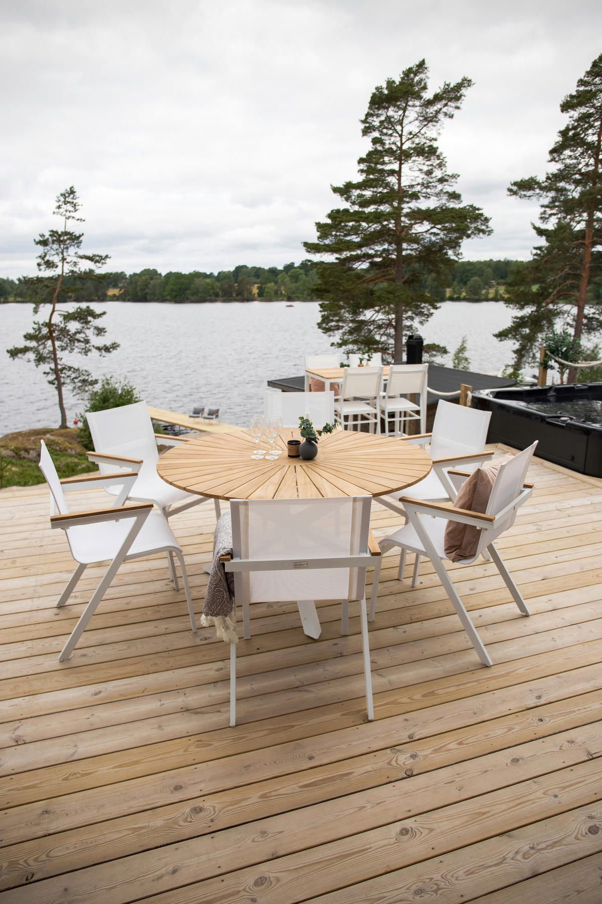 UTEBORD trä, metall ja rund  - vit/naturfärgad, Basics, metall/trä (140/140/75cm)