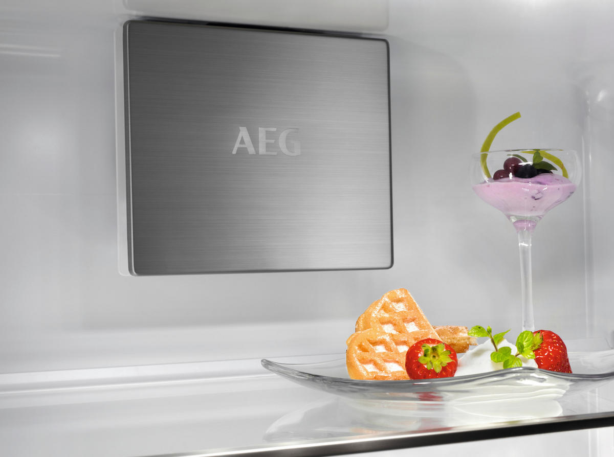 KÜHL-GEFRIER-KOMBINATION EK7E75S1  - Weiß, Basics, Kunststoff/Metall (69,6/188,4/54,9cm) - AEG