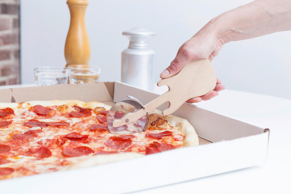 KRÁJAČ NA PIZZU,  - Basics, kompozitné drevo (4/2/6cm) - Kikkerland