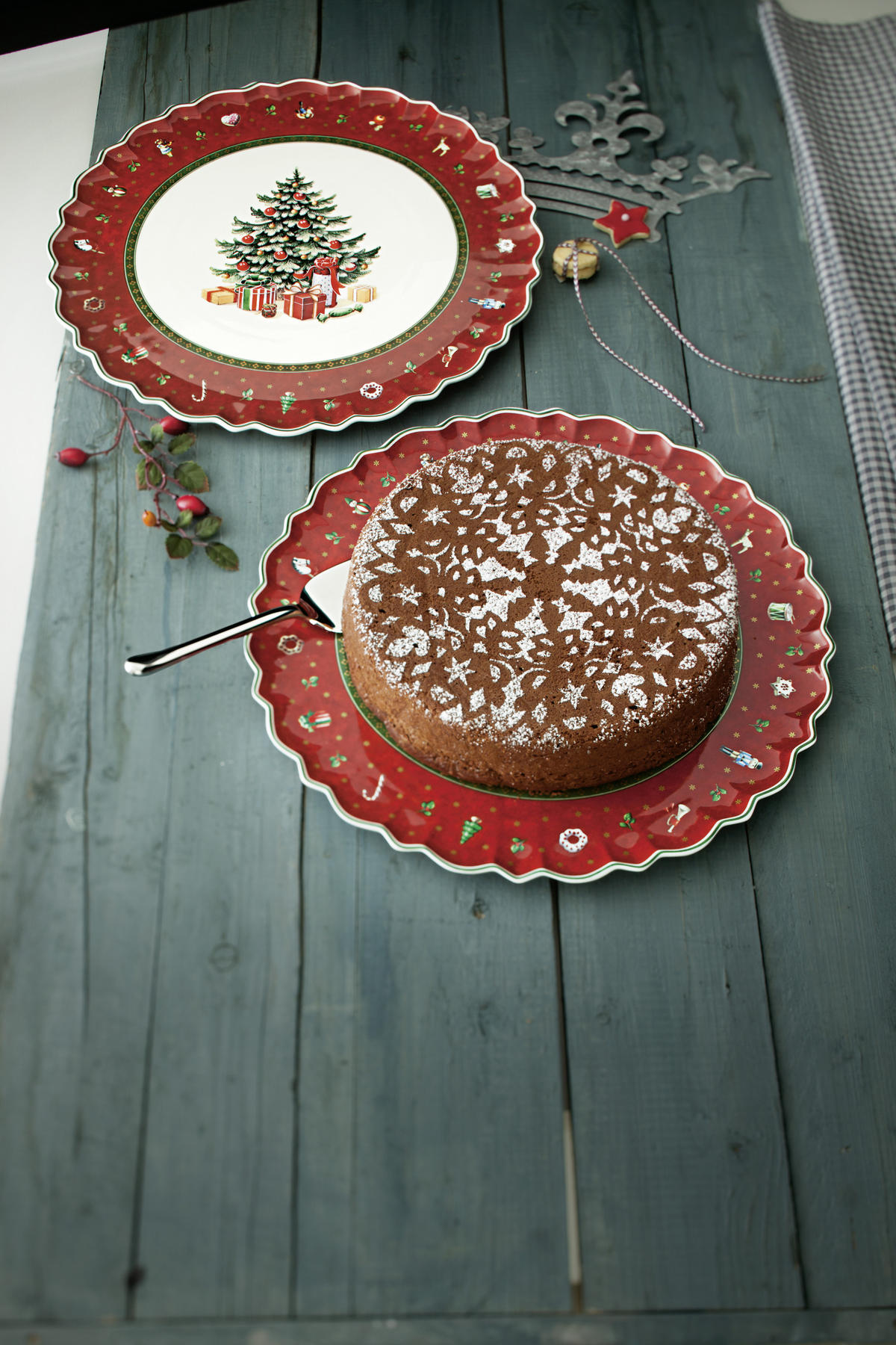 KROŽNIK ZA TORTO  Toy's Delight      33 cm       - rdeča/zelena, Trendi, keramika (33cm) - Villeroy & Boch