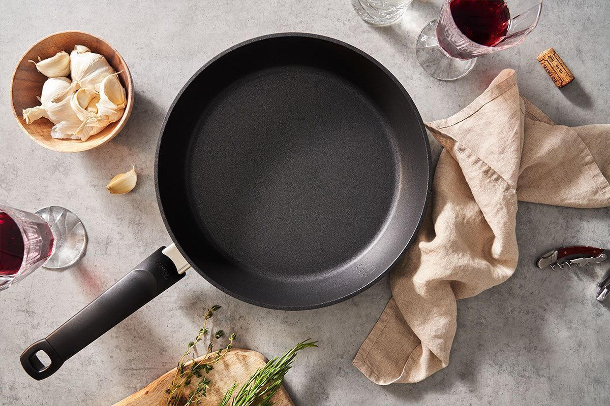 PÁNEV NA SMAŽENÍ  24 cm  - černá, Basics, kov (24cm) - Fissler