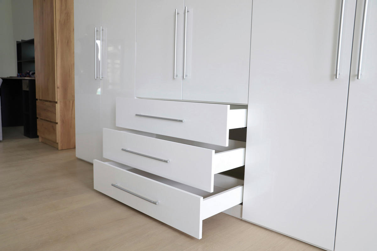 SKRIŇA S OTOČNÝMI DVERAMI, biela, biela s vysokým leskom, 292,8/218,6/59,6 cm - biela/biela s vysokým leskom, Konventionell, kov/kompozitné drevo (292,8/218,6/59,6cm) - Xora