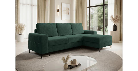 Carryhome ECKSOFA Dunkelgrün Cord, links davon: Store, Topfpflanze in weiß, rechts davon: Couchtisch in weiß, Gardine in hellem Wohnzimmer.