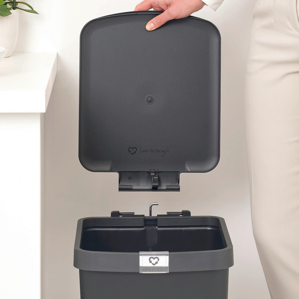 KOŠ ZA SMETI - temno siva, Basics, umetna masa (28/40.9/35.2cm) - Brabantia