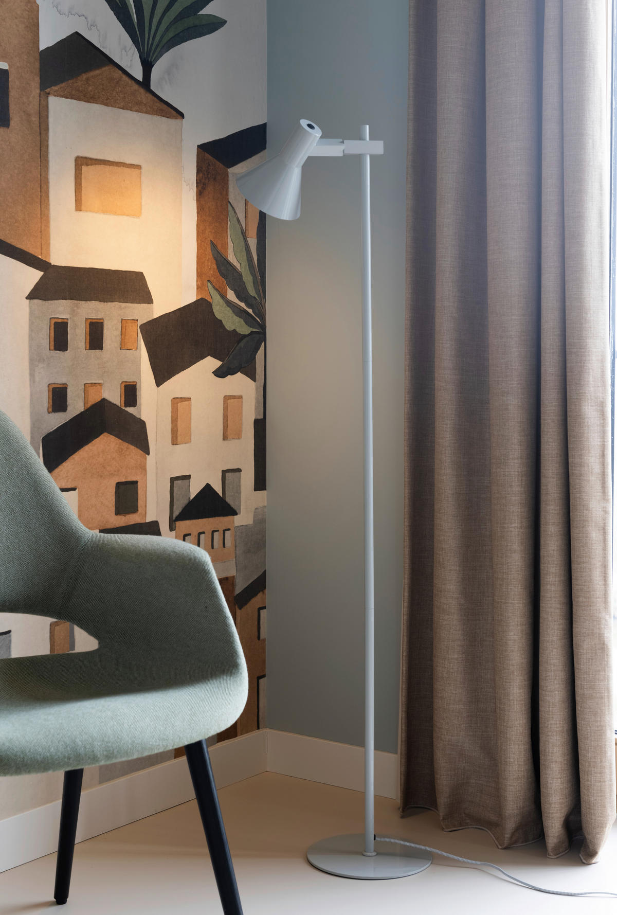 STOJACÍ LAMPA, 37/146 cm  - světle šedá, Design, kov (37/146cm) - It's about Romi
