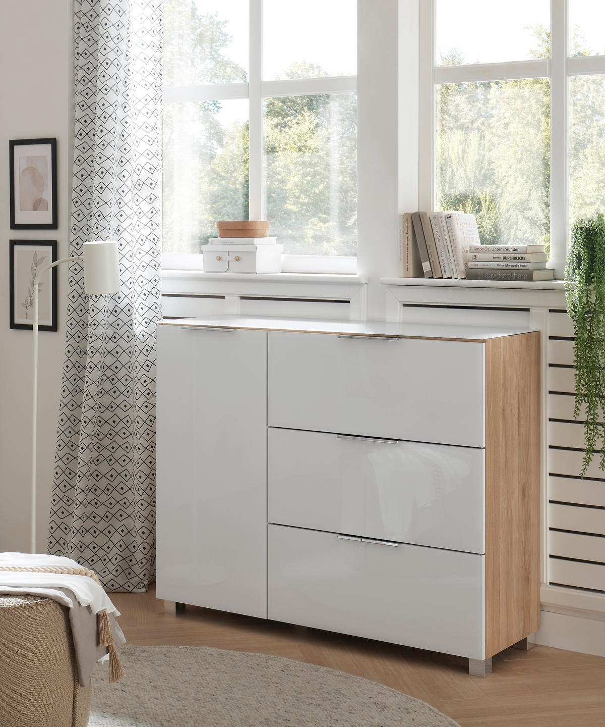 KOMMODE 120,5/96/38,2 cm  in Weiss, Eichefarben  - Chromfarben/Weiss, Konventionell, Glas/Holzwerkstoff (120,5/96/38,2cm) - Xora