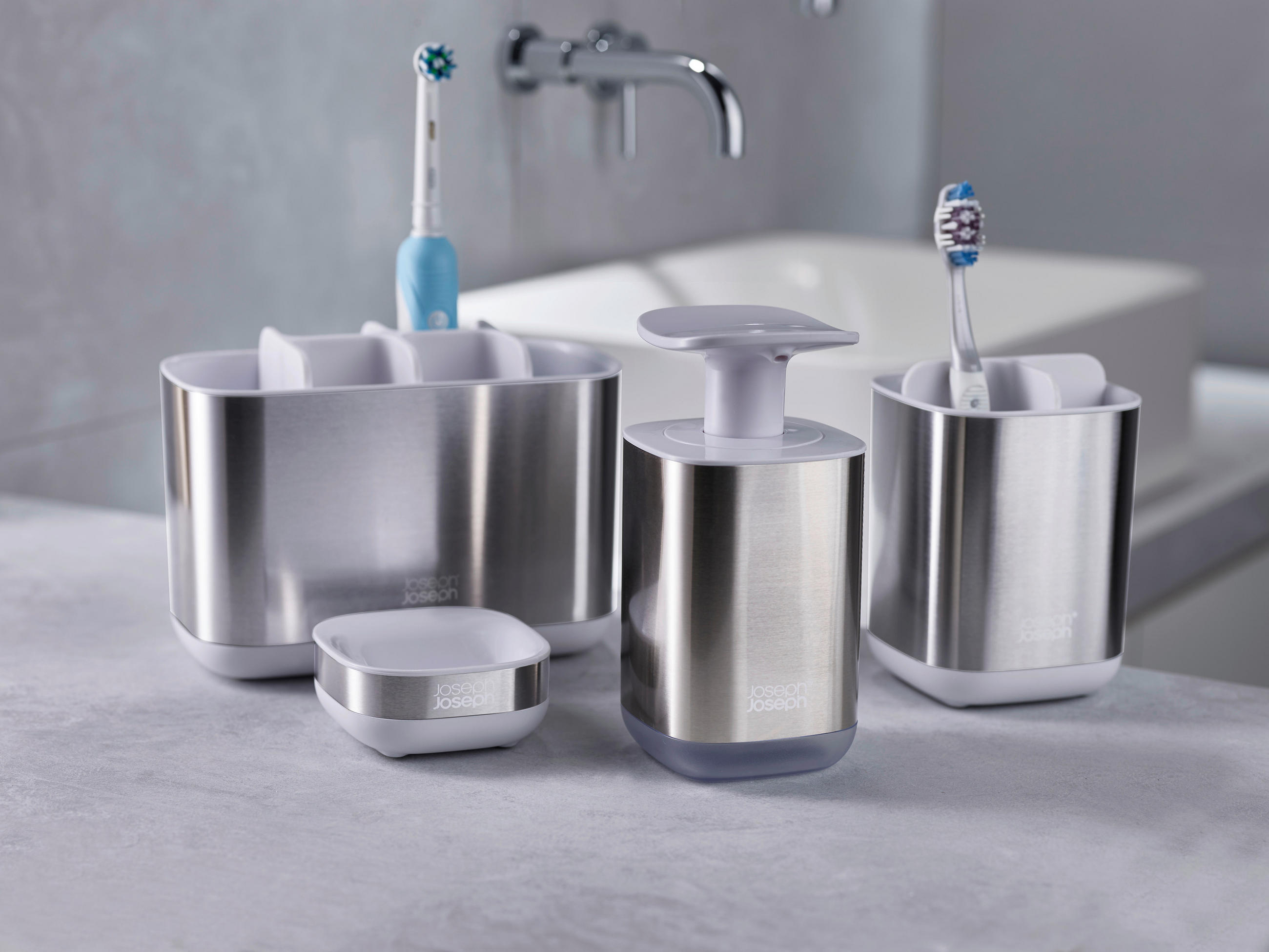 DRŽAČ ČETKICA ZA ZUBE  srebrne boje, bijela  metal, plastika  EASY STORE  - bijela/srebrne boje, Konvencionalno, metal/plastika (9,5/12/9,5cm) - Joseph Joseph