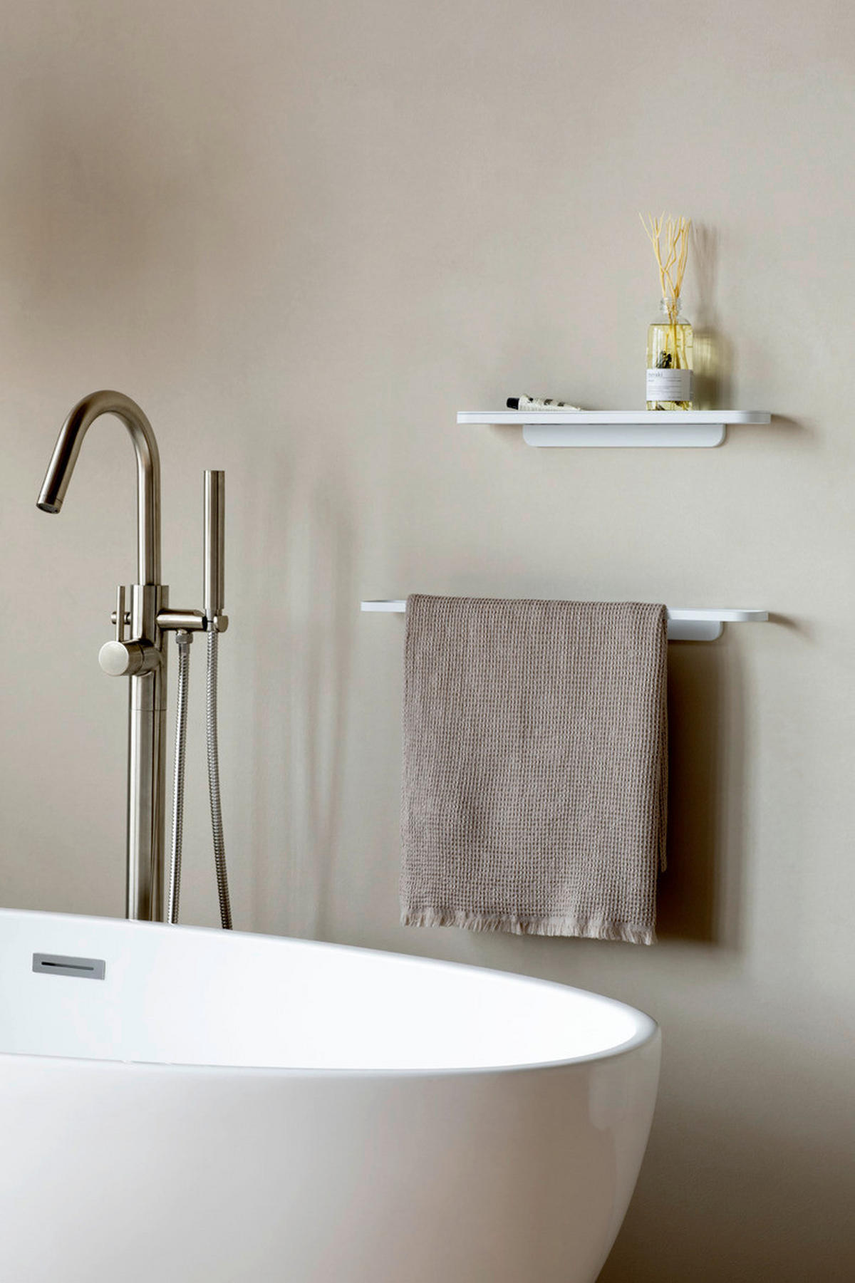 PREČKA ZA PEŠKIRE  bela  - bela, Osnovno, metal (56/4.1/8.6cm) - Brabantia