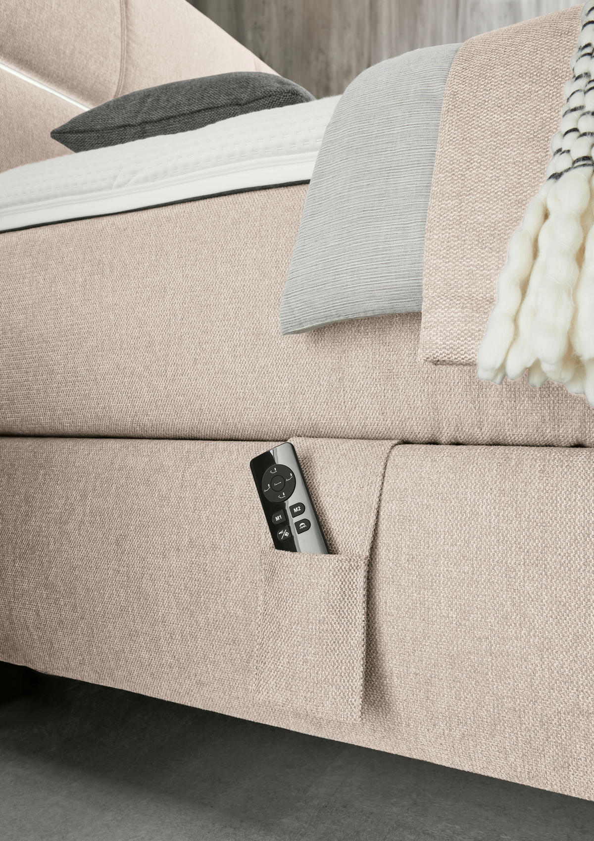 BOXSPRINGBETT 180/200 cm,  in Creme, motorische Verstellbarkeit, Matratzen, H3 + H3 = fest  - Creme/Schwarz, Design, Kunststoff/Textil (180/200cm) - Dieter Knoll