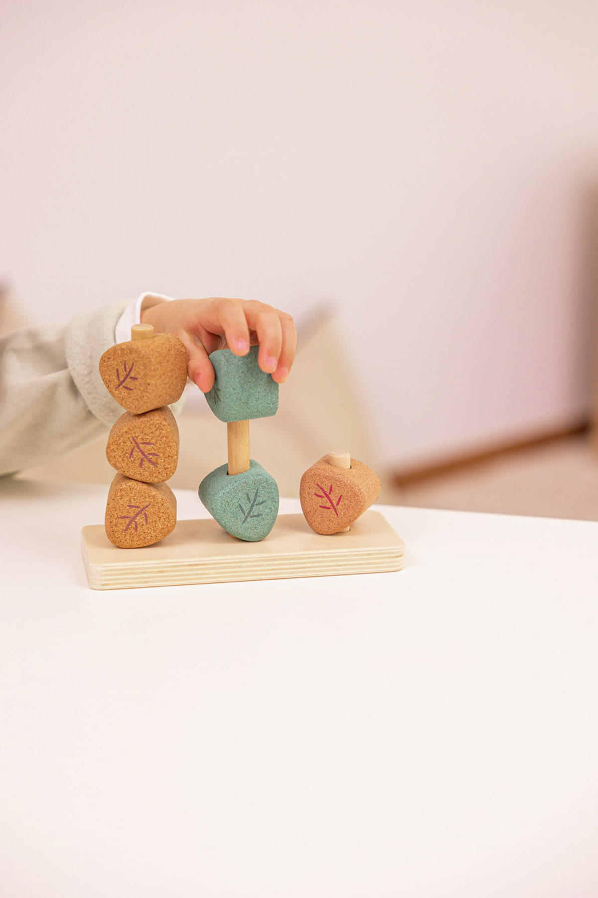 STAPELTURM Korko  - Hellbraun/Grün, Basics, Holz (0,26kg)