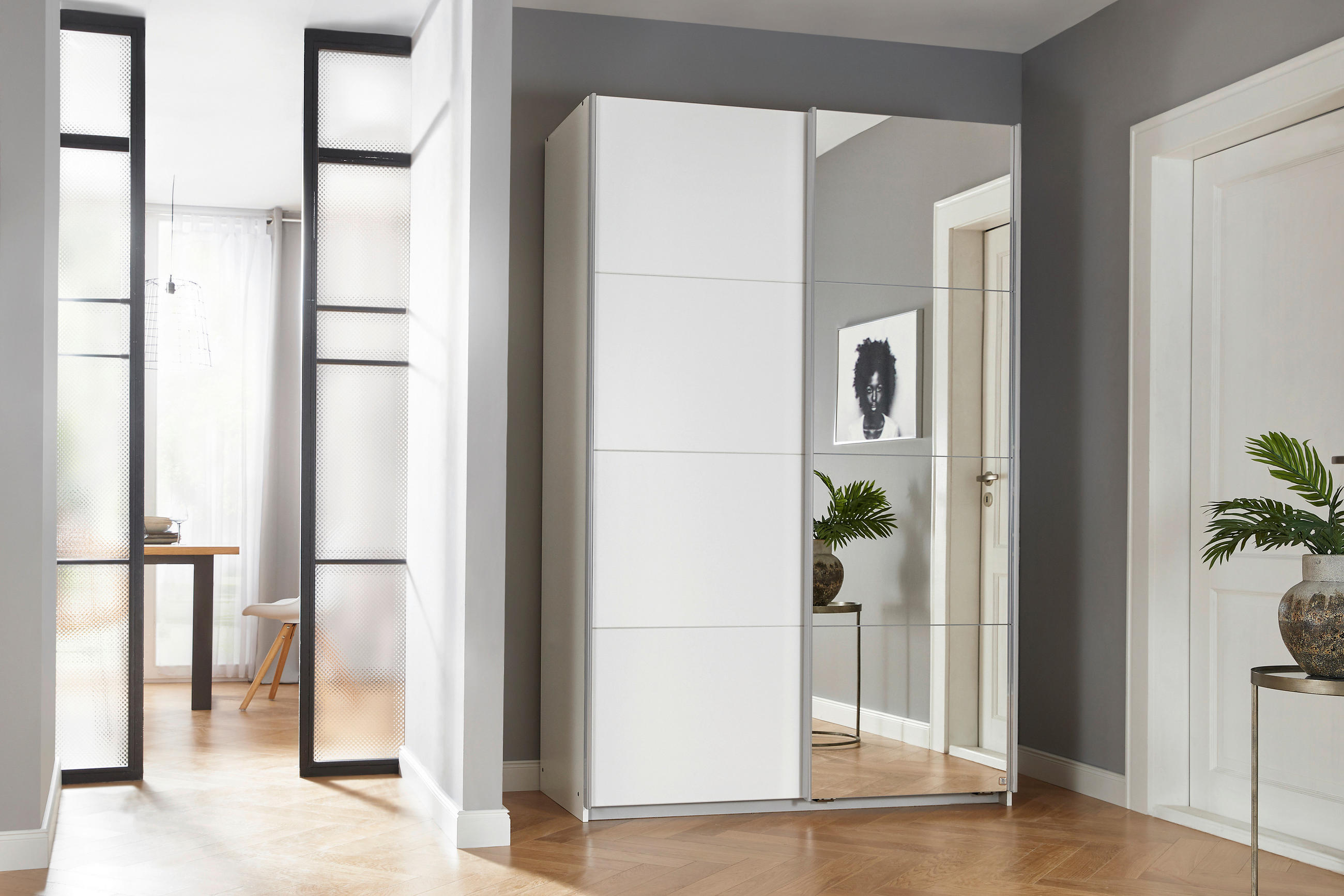 GARDEROB MED SKJUTDÖRRAR 136/197/61 cm 2-dörrar - vit/aluminiumfärg, Modern, metall/trämaterial (136/197/61cm) - Rauch Möbel
