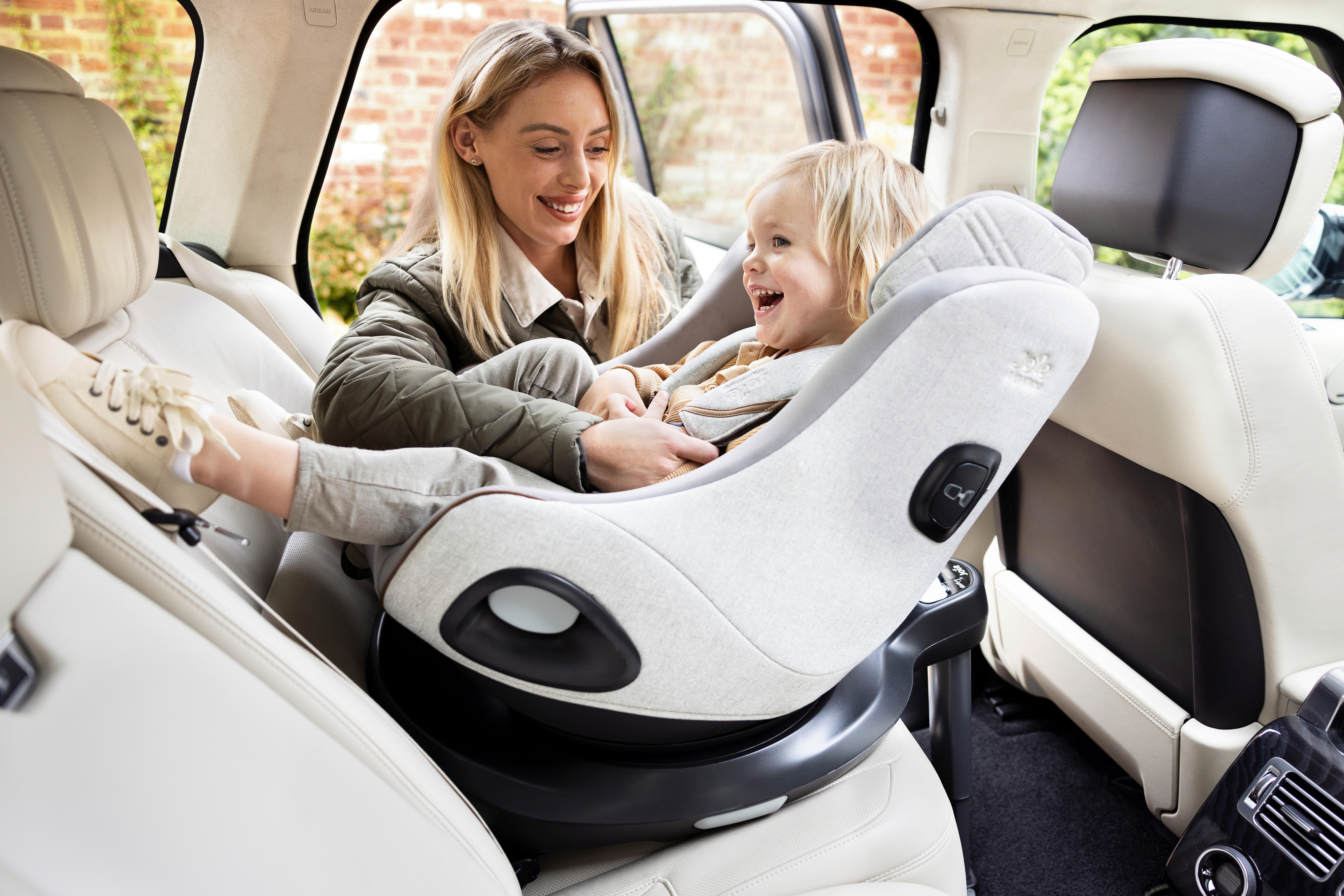 Kindersicherheit im Auto: Ein Ratgeber für Babyschale, Reboarder und  Kindersitz 