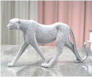 SZOBOR - ezüst, Basics, műanyag (31,5/6,5/15cm)