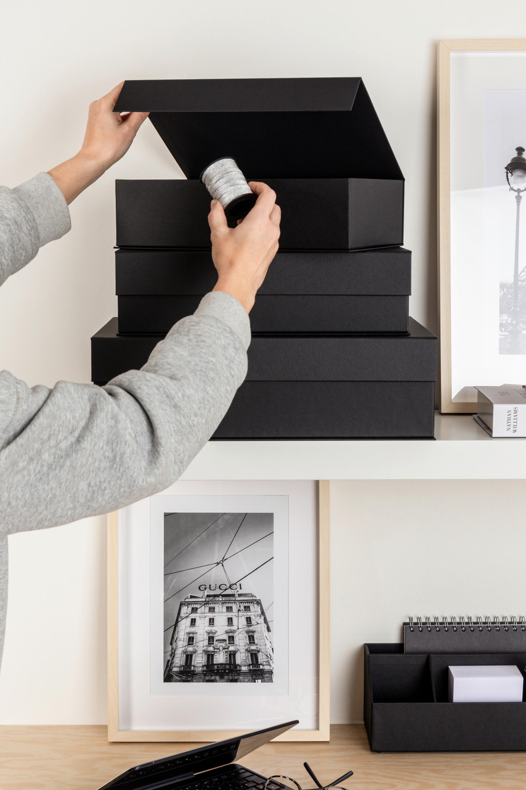 AUFBEWAHRUNGSBOX    29.5/42.5/13 cm  - Schwarz, Basics, Karton/Papier (29.5/42.5/13cm)