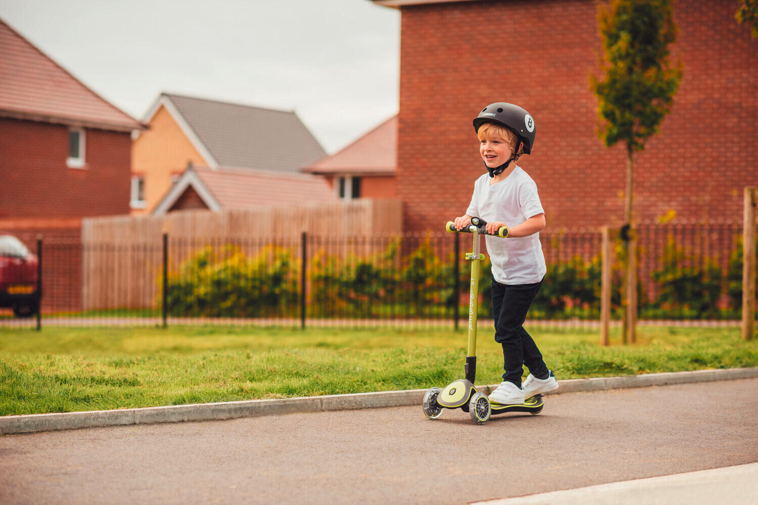 SCOOTER ELITE DELUXE LIGHTS  - Limette/Hellgrün, Basics (56/28/84cm) - GLOBBER