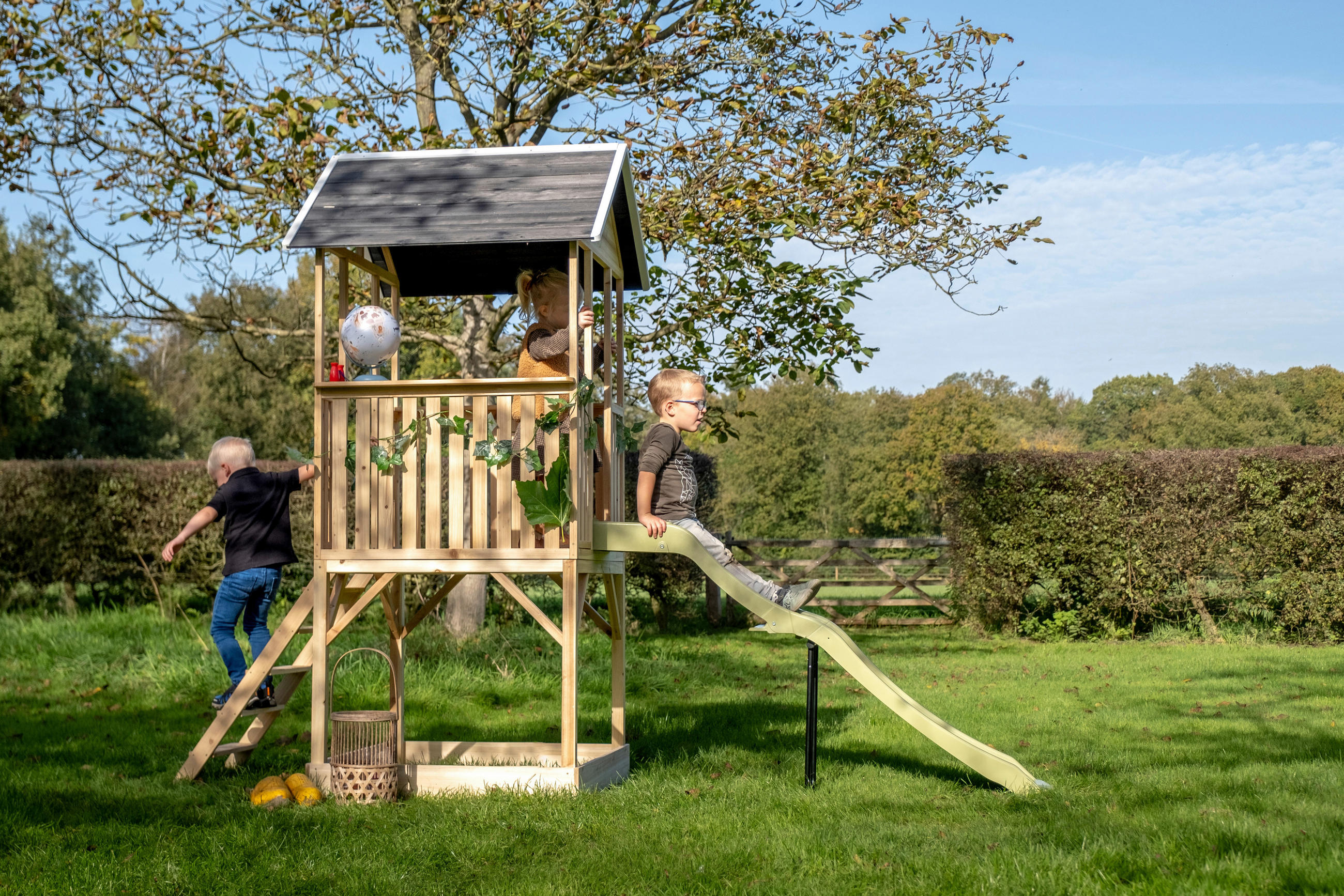 SPIELHAUS  - Naturfarben/Grün, KONVENTIONELL, Holz/Kunststoff (303/118/230,5cm) - EXIT Toys