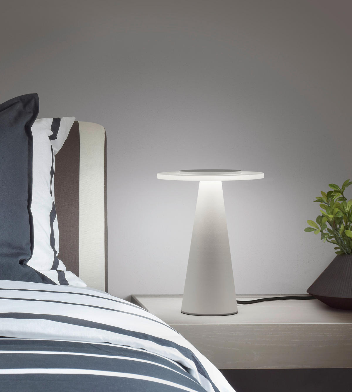 LED-TISCHLEUCHTE Bax 17/20 cm  - Weiß, Design, Kunststoff/Metall (17/20cm) - Helestra
