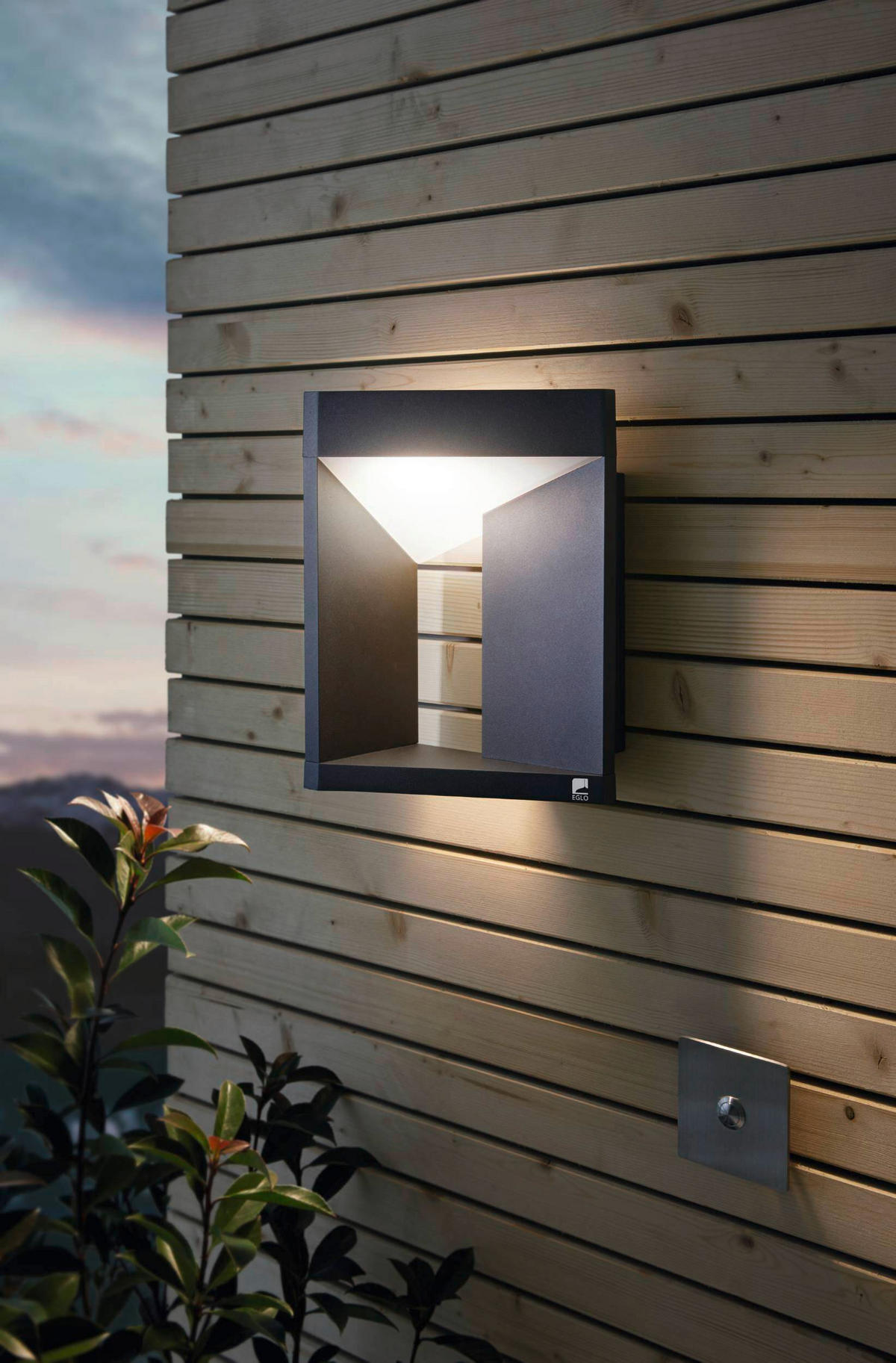 VÄGGLAMPA FÖR UTOMHUS - vit/svart, Design, metall/plast (29/20/13,5cm) - Eglo