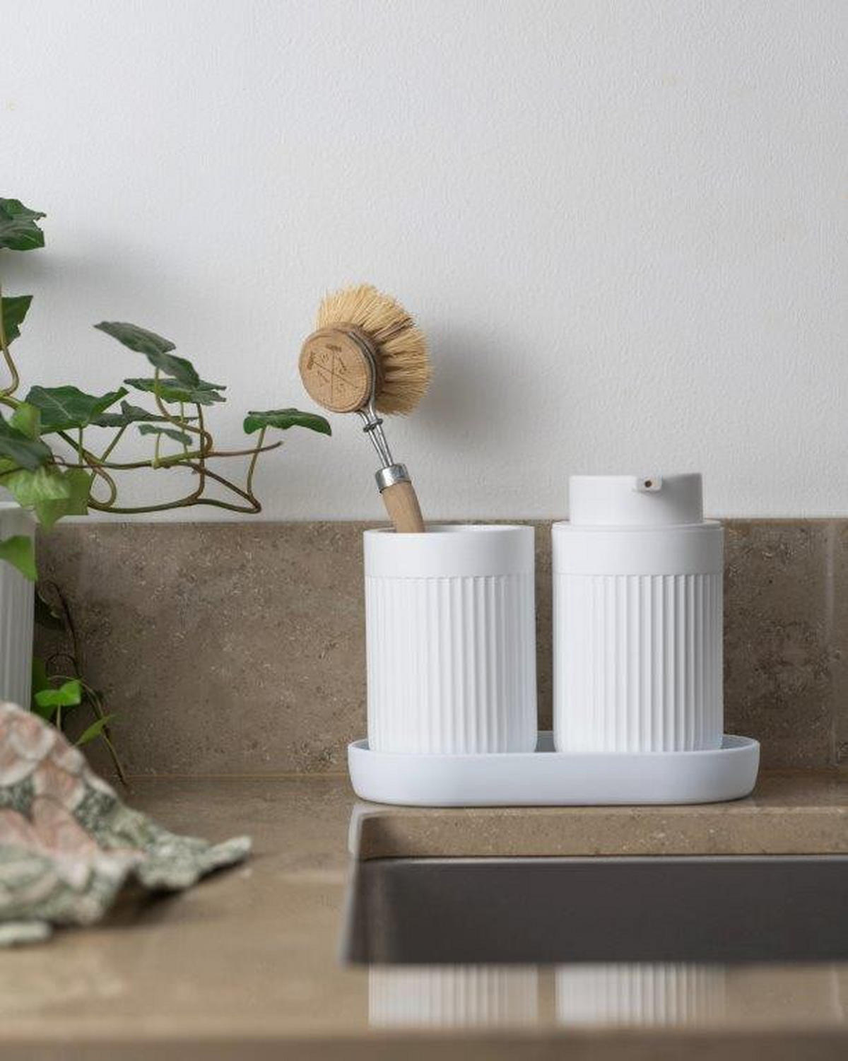 LONČEK ZA ZOBNE ŠČETKE - bela, Konvencionalno, umetna masa (4,5/10/4,5cm) - Smedbo