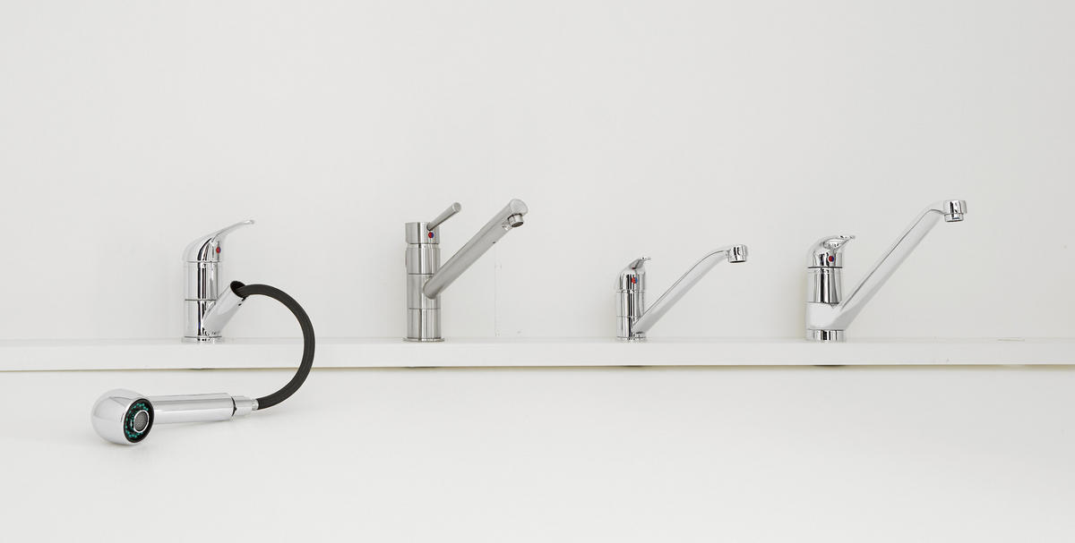 KUHINJSKA ARMATURA - barve kroma, kovina/umetna masa (4,5/14,5/24,5cm)