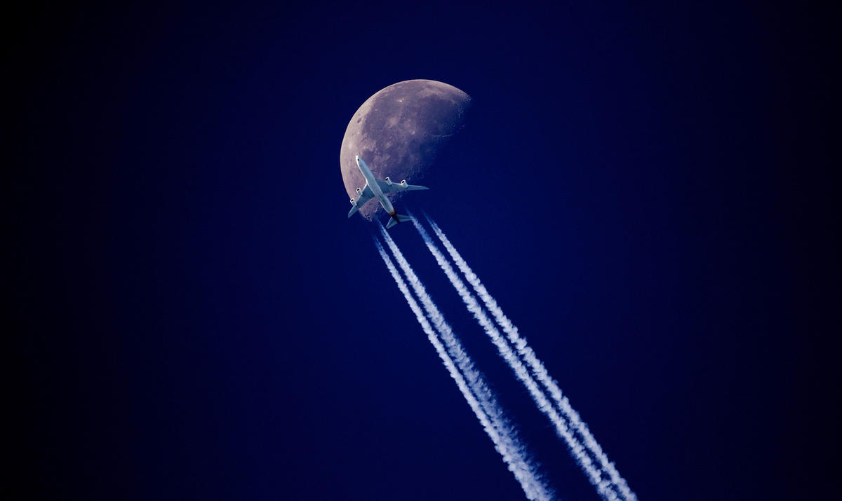 ALUMINIUMBILD Nacht, Mond, Flugzeug 118/70 cm  - Blau/Schwarz, Design, Kunststoff/Metall (118/70cm)