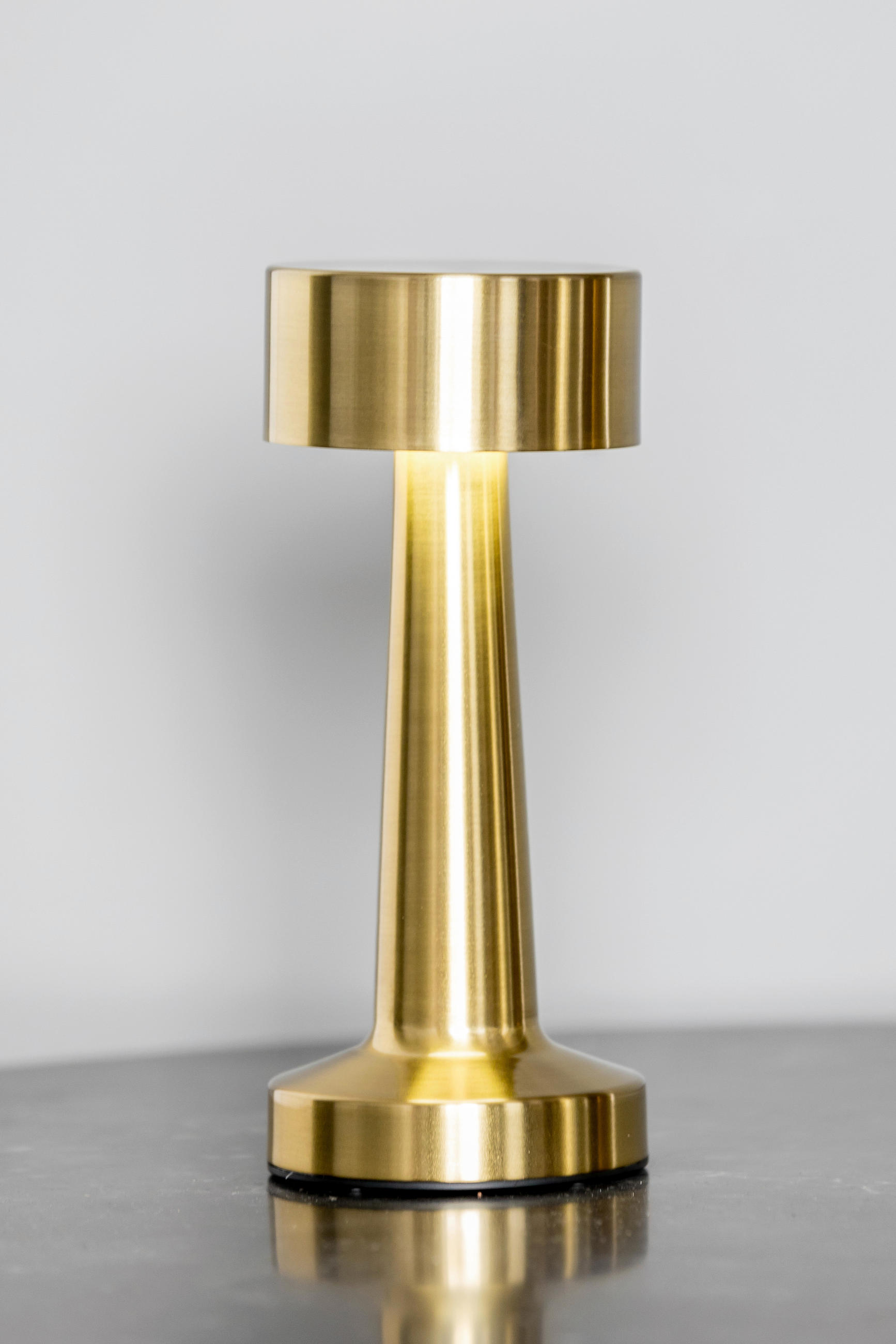 NAMIZNA SVETILKA ZA POLNJENJE  IVAN      9/21 cm       - Design (9/21cm)