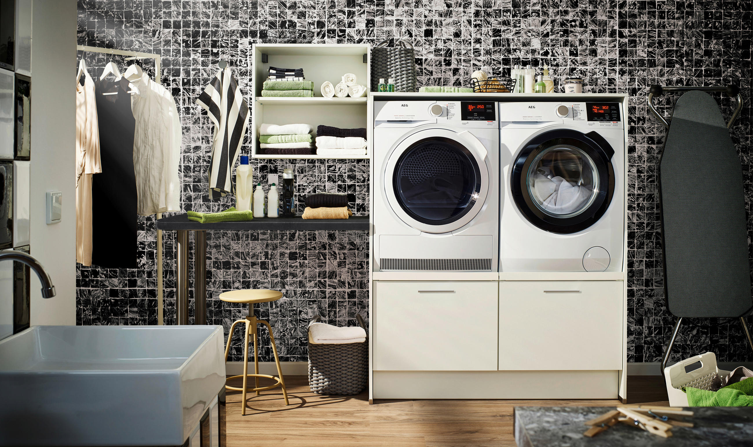 HAUSWIRTSCHAFTSRAUM 244,8/160/60 cm  in Weiß  - Schwarz/Weiß, Design, Holzwerkstoff (244,8/160/60cm) - Pino