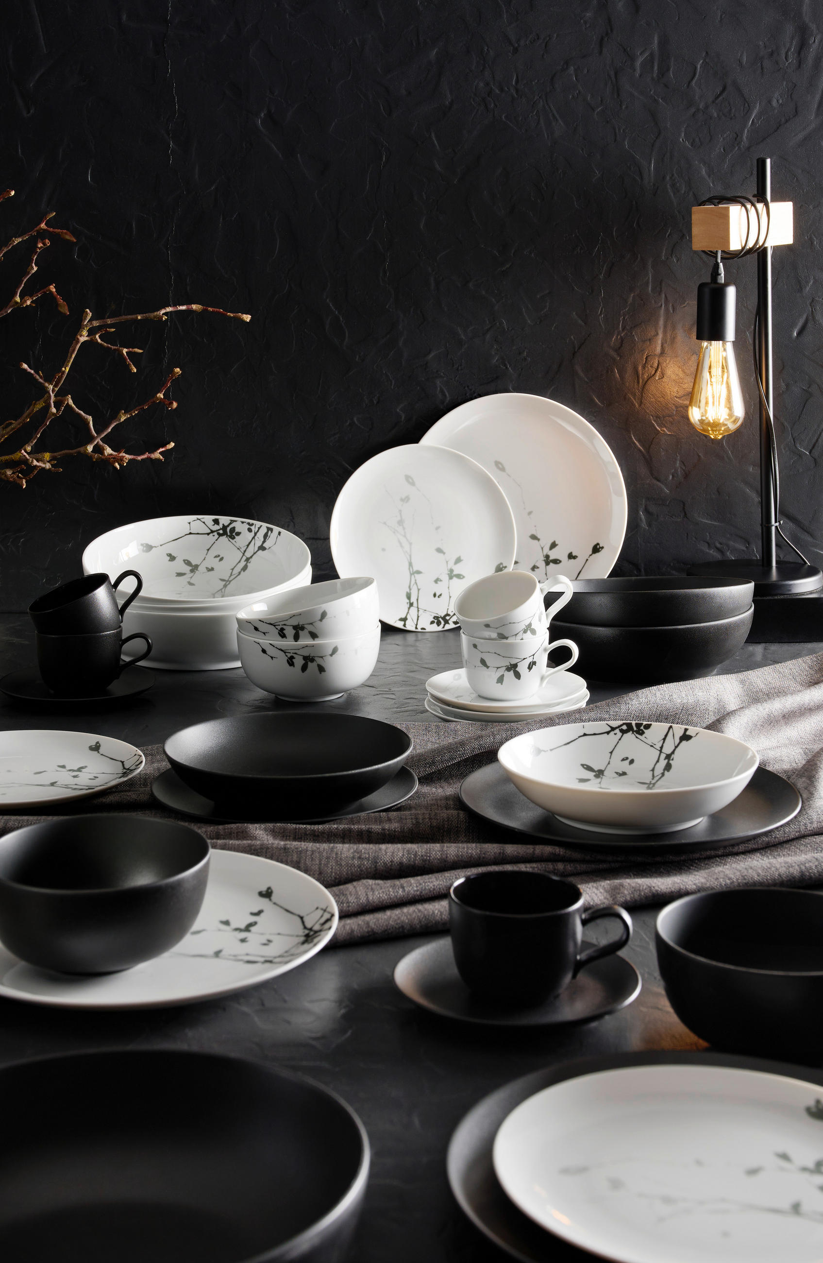 Thumbnail - Seltmann Weiden Frühstücksteller Liberty Dark Rose Hip, Schwarz, Keramik, Sträucher, rund, Essen & Trinken, Geschirr, Te...