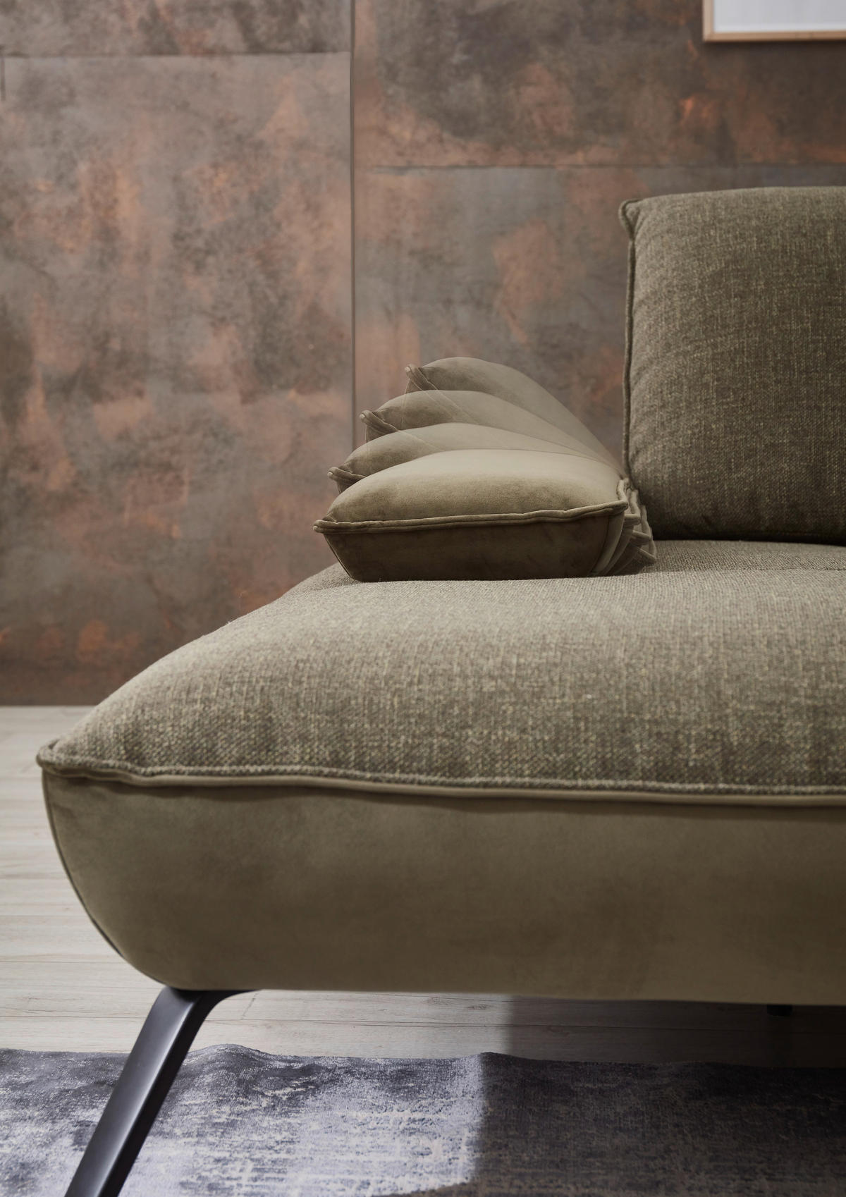 CloseUp von Moderano ECKSOFA Olivgrün Flachgewebe.