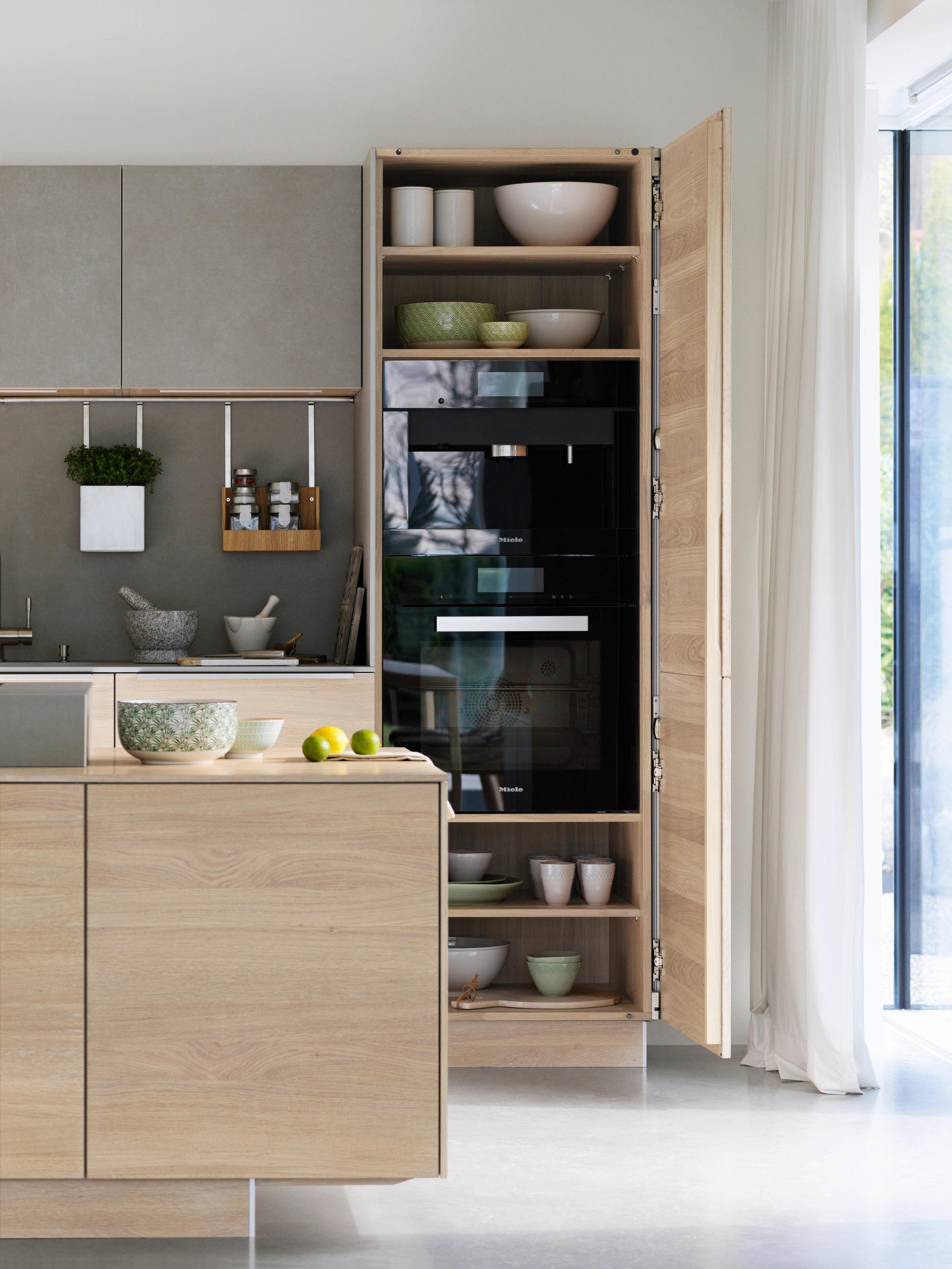 EINBAUKÜCHE   - Eiche Bianco, Design, Glas/Holz - Team 7