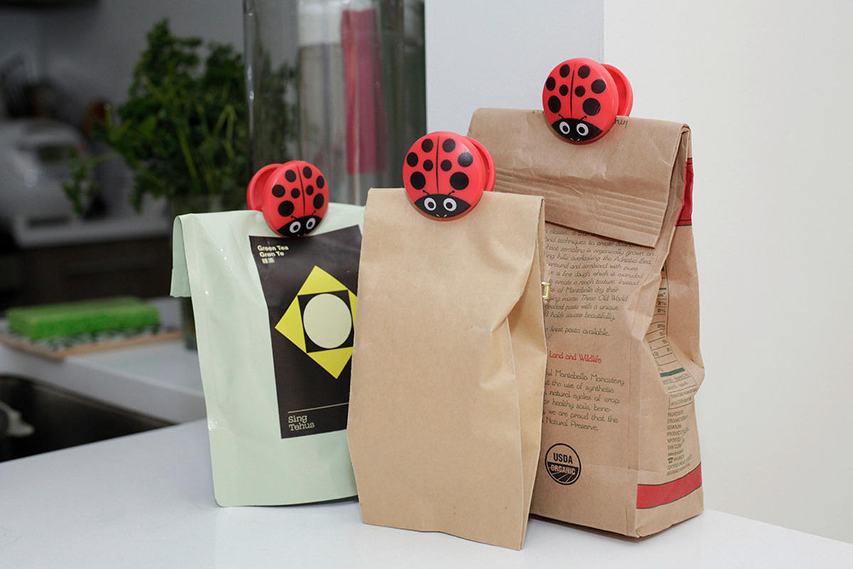 ŠTIPALJKE ZA NAČETA PAKOVANJA     - višebojna, Konvencionalno, metal/plastika (4,1/4,1/3,3cm) - Kikkerland