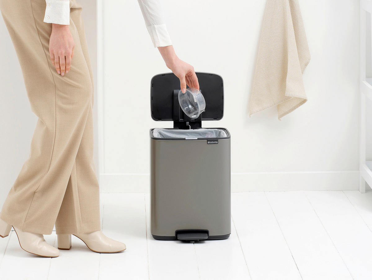 KOŠ S NOŽNOM PAPUČICOM  12 l  Bo  - platinaste boje/antracit, Design, metal/plastika (29/36,5/25,5cm) - Brabantia