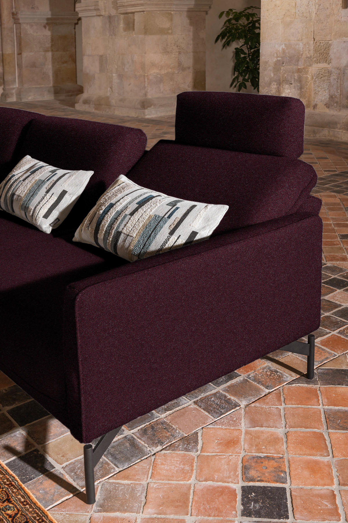 ECKSOFA in Flachgewebe, Struktur Dunkelrot  - Anthrazit/Dunkelrot, Design, Textil/Metall (230/254cm) - Johann Jakob
