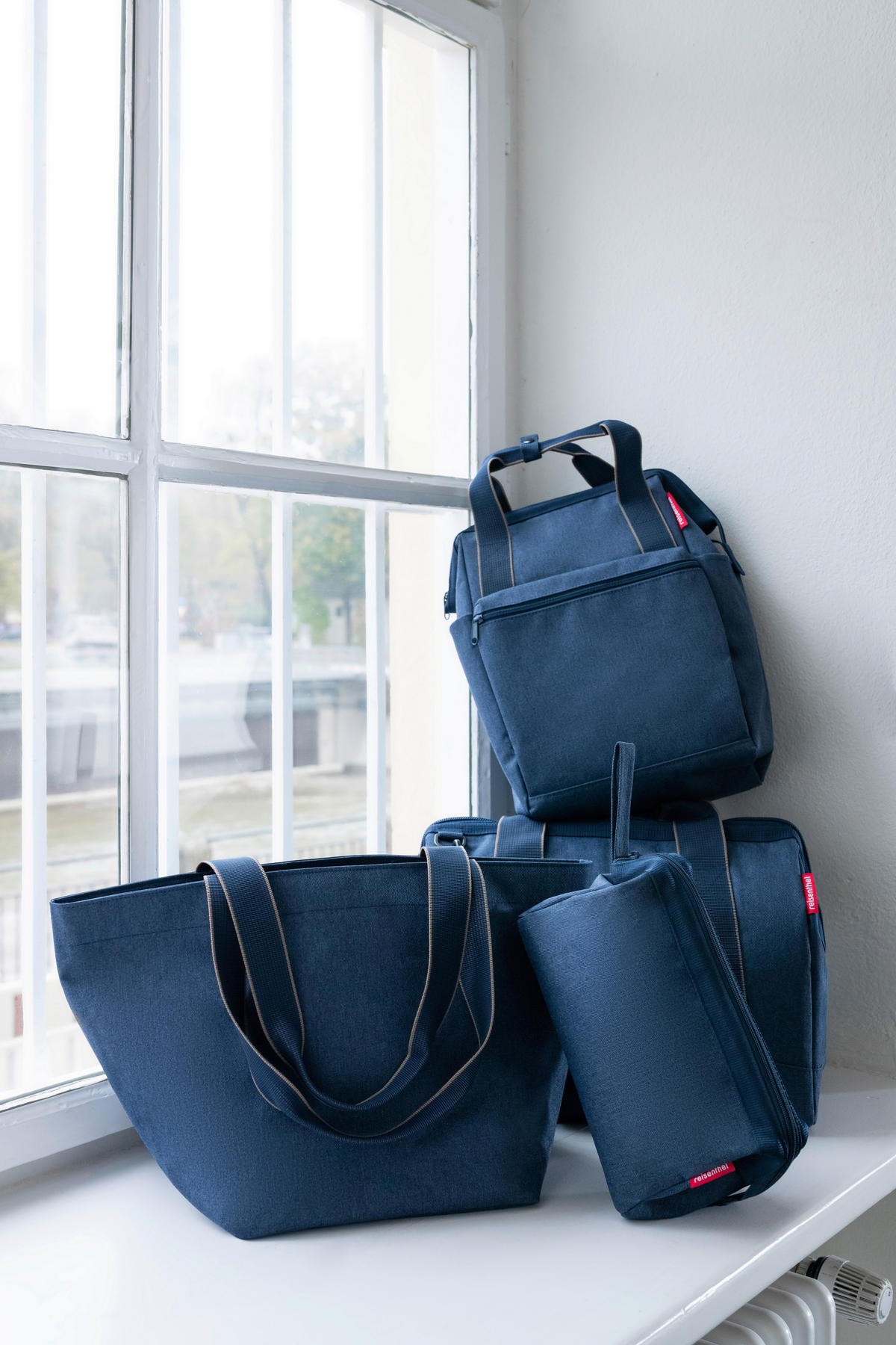 KABELKA SHOPPER tmavomodrá - čierna/biela, Basics, textil (51/30,5/26cm) - Reisenthel