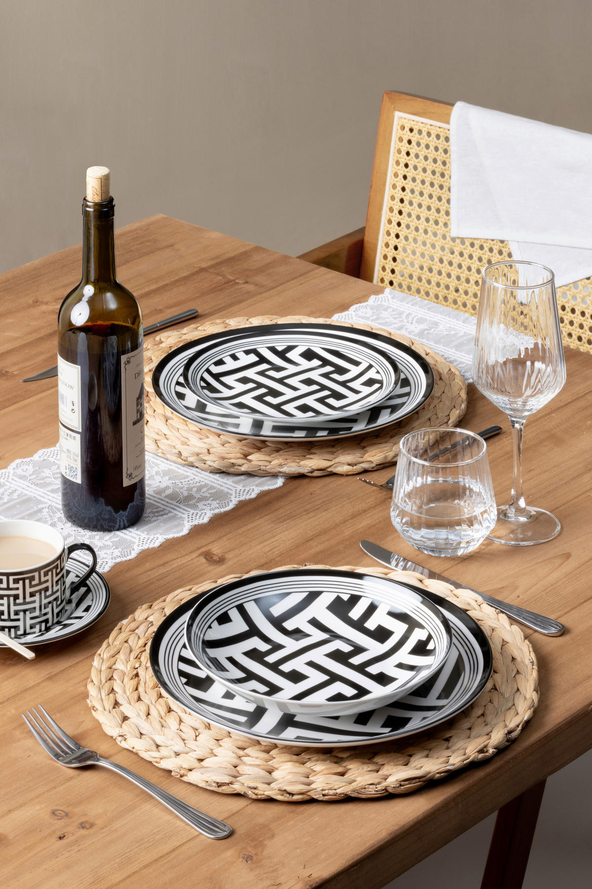 KOMPLETT SERVIS Labyrinth 20 delar  - vit/svart, Design, keramik - Novel