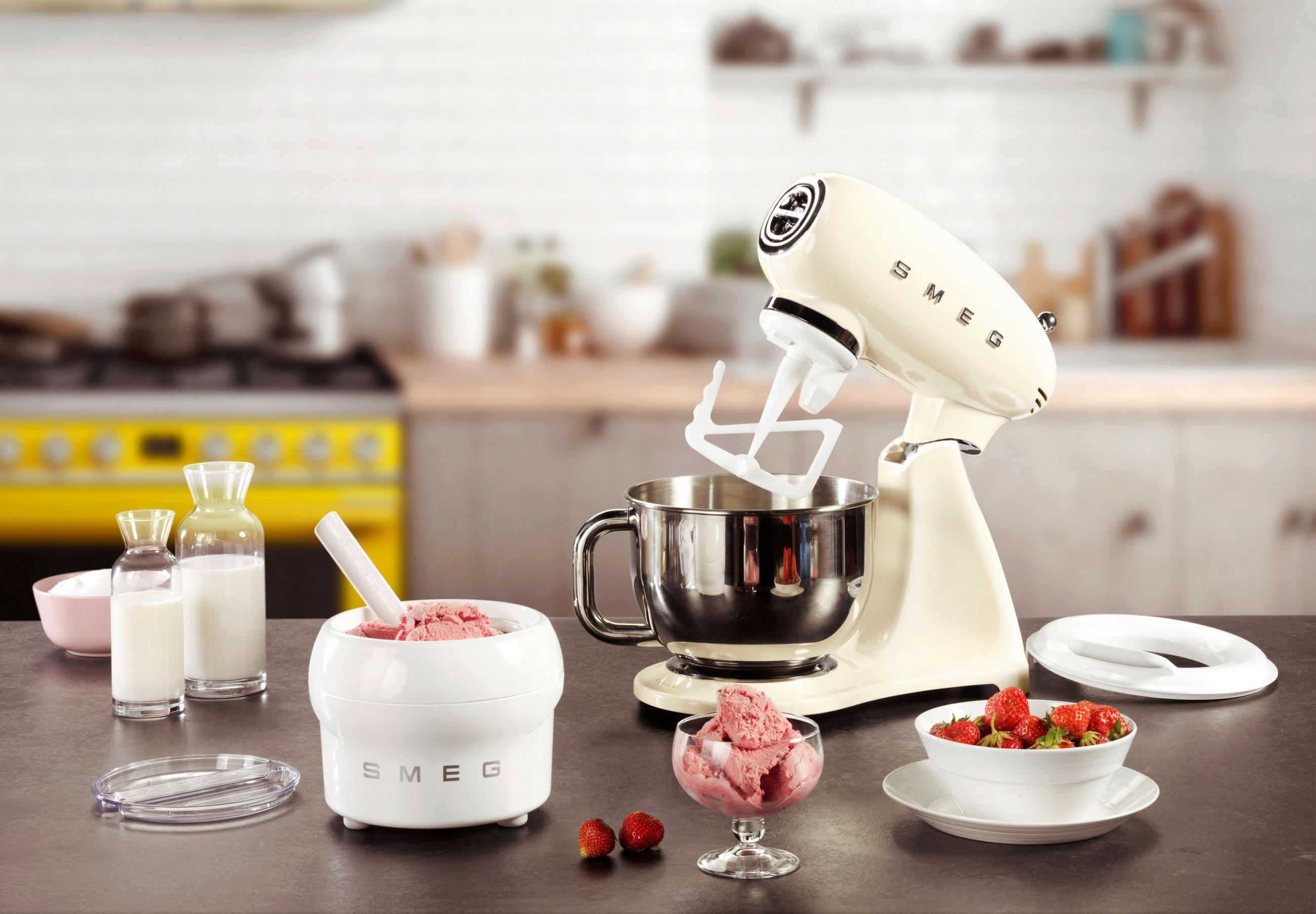 KÜCHENMASCHINE 50'S STYLE SMF03CREU  - Creme/Alufarben, Basics, Metall (40,2/37,8/22,1cm) - SMEG