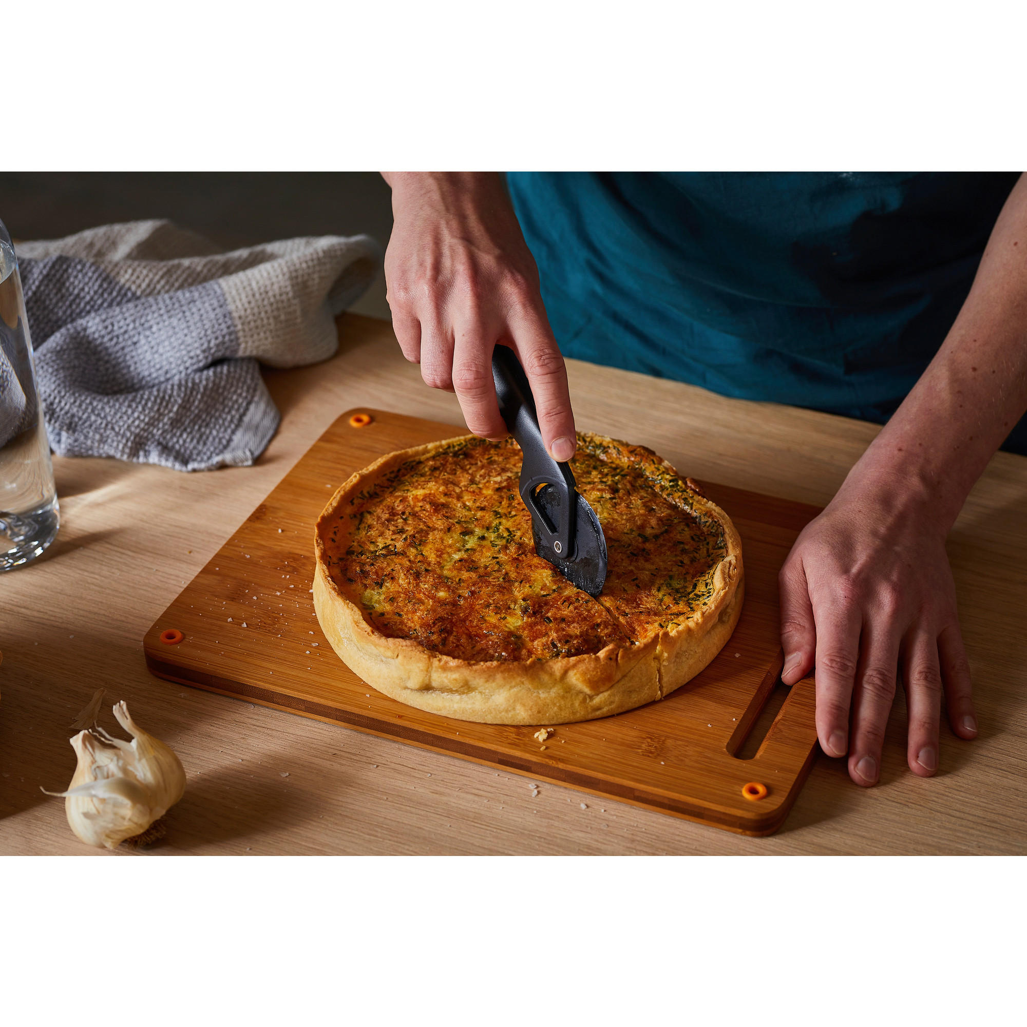 NOŽ ZA PIZZU  FISKARS FUNCTIONAL FORM 2,3/26/0,9 cm            - Basics, metal/plastika (2,3/26/0,9cm) - Fiskars