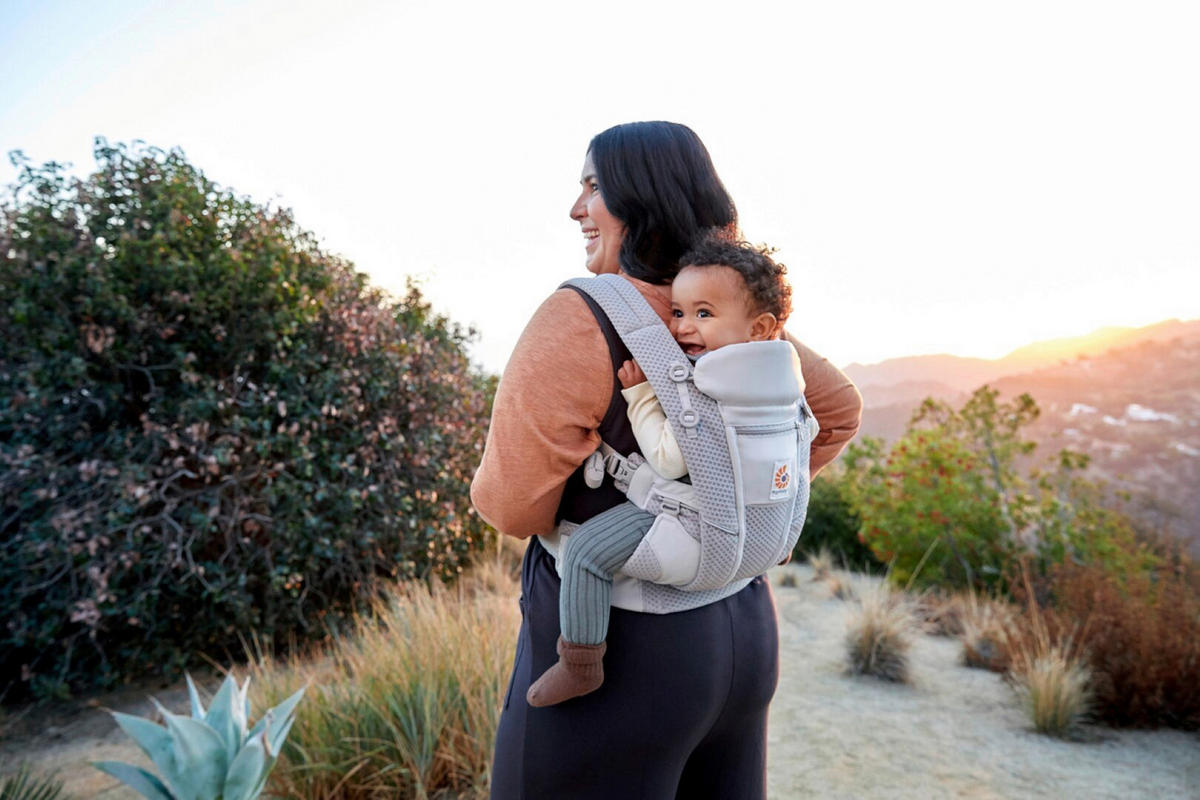 KENGUR NOSILJKA  Omni Breeze  - svetlosiva, Osnovno, tekstil (0,7kg) - Ergo Baby