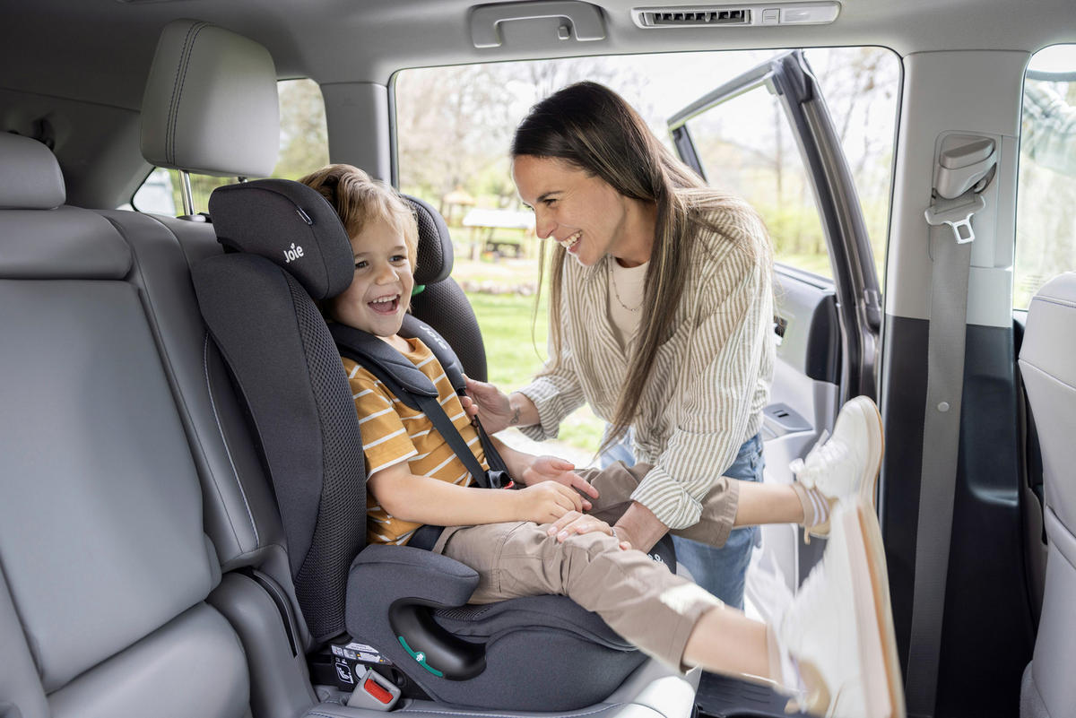 KINDERAUTOSITZ i-Irvana Max  - Schwarz, Basics (45,5/78/58cm) - Joie