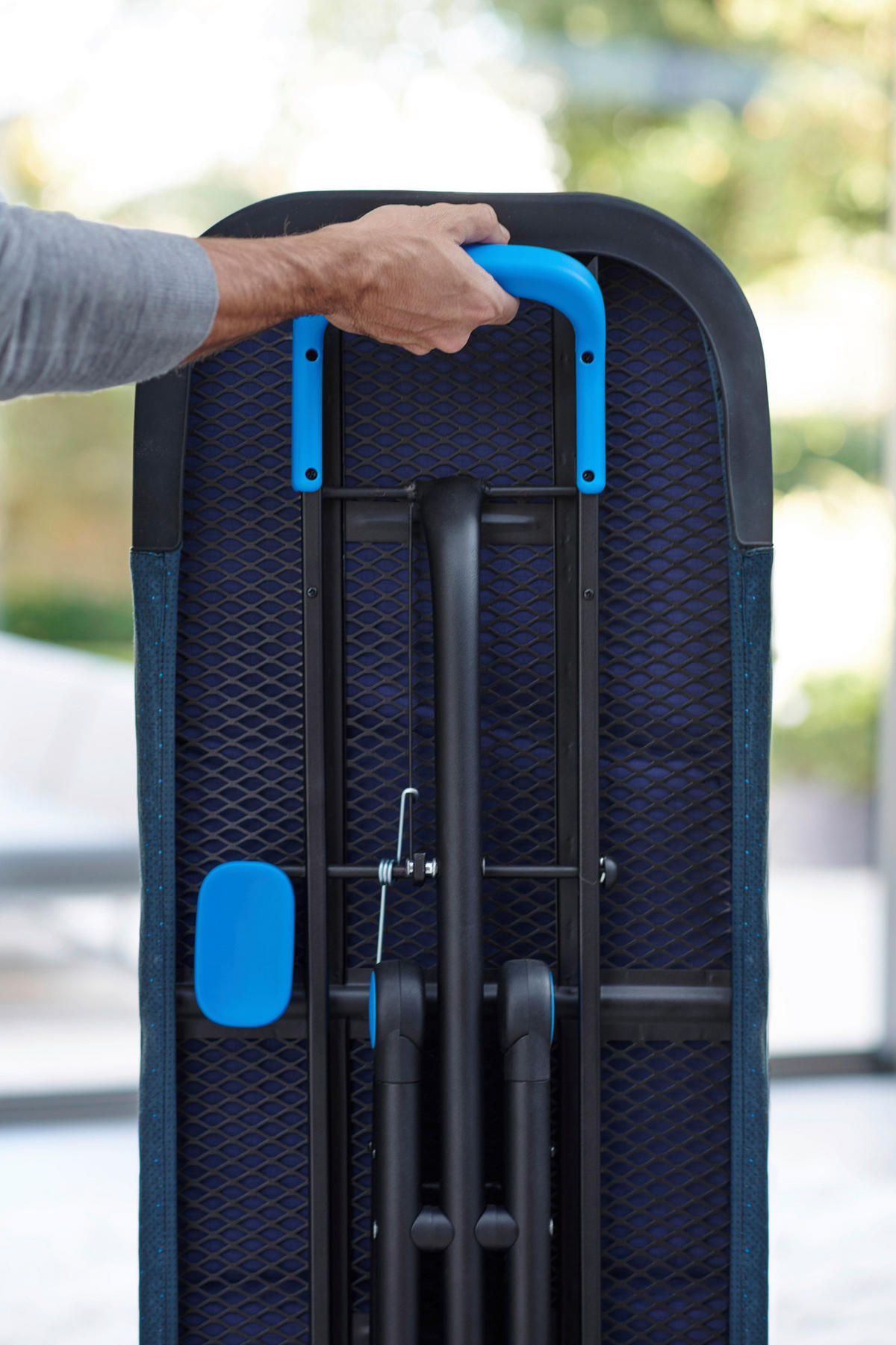 LIKALNA DESKA - temno modra, Basics, tekstil (38/136/8,5cm) - Joseph Joseph