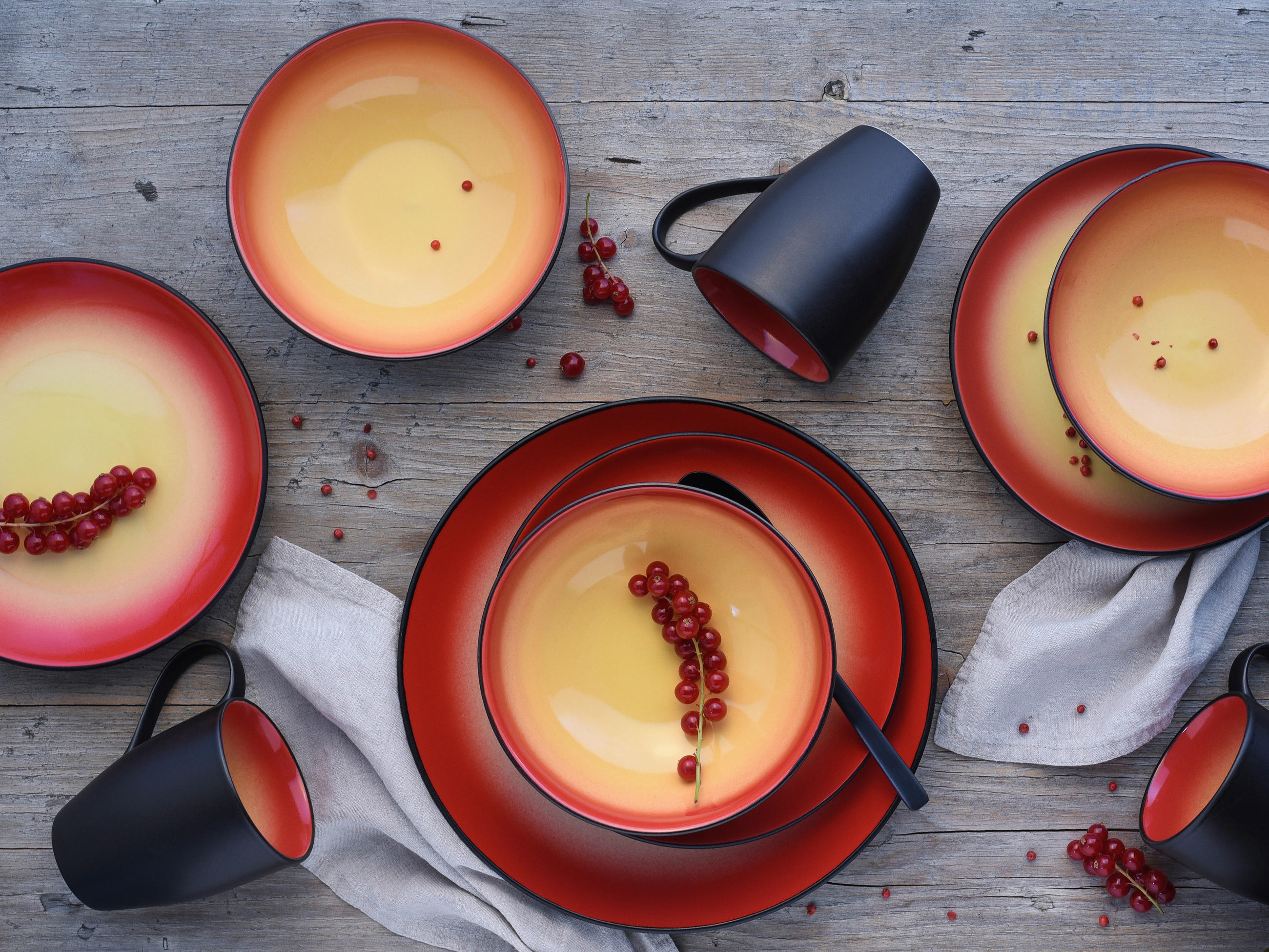KOMBISERVICE Rot, Schwarz HOT RED 16-teilig 4 Personen - Rot/Schwarz, Basics, Keramik (34/31,5/33cm) - Creatable